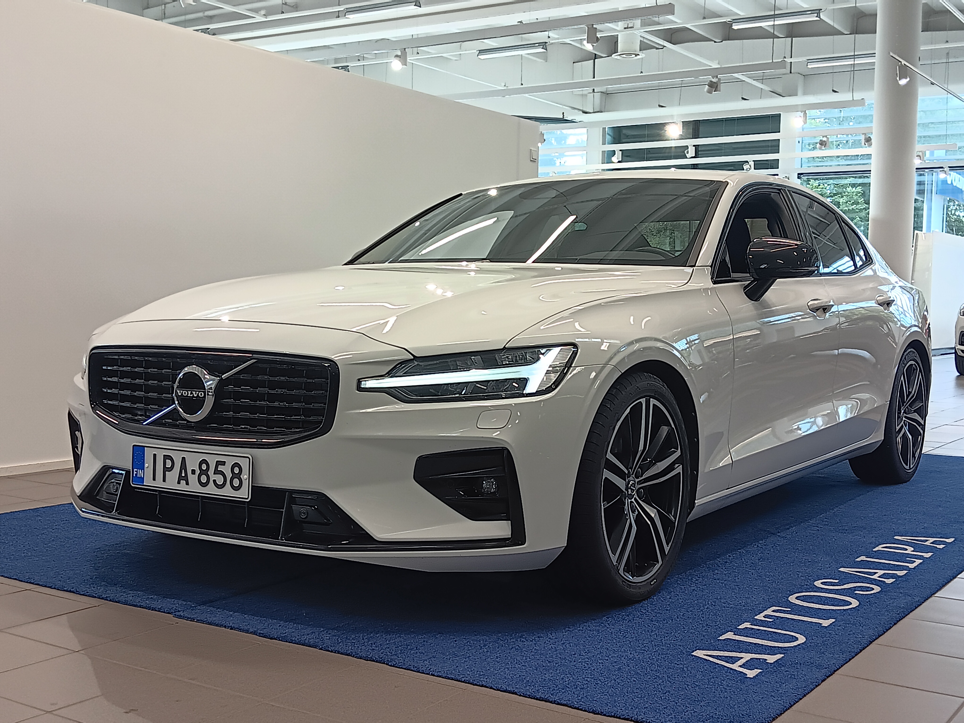 Volvo S60 B5 MHEV BUSINESS R-DESIGN AUT TAKUU 24KK/40TKM