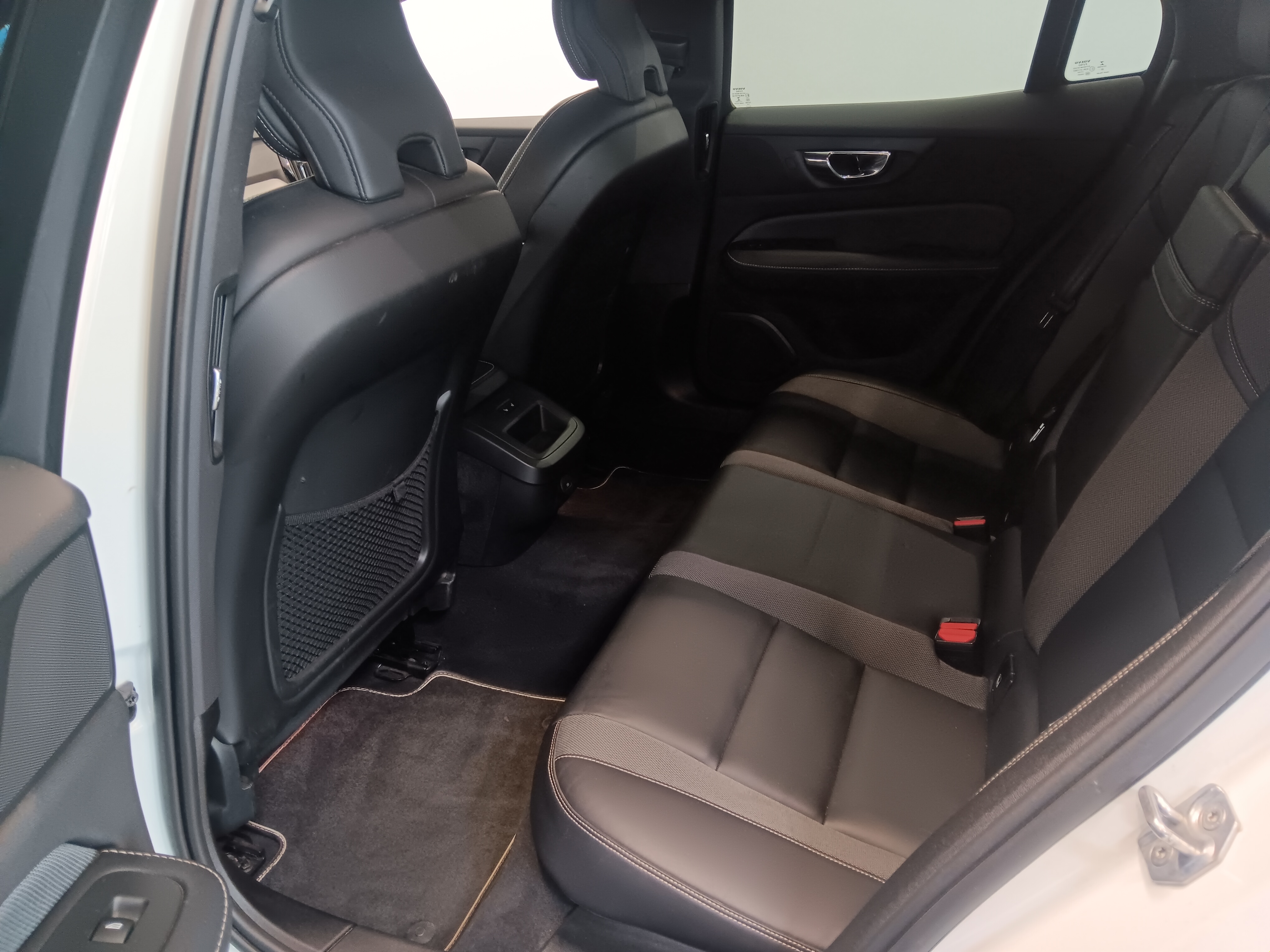 Volvo S60 B5 MHEV R-DESIGN AUT TAKUU 24KK/40TKM