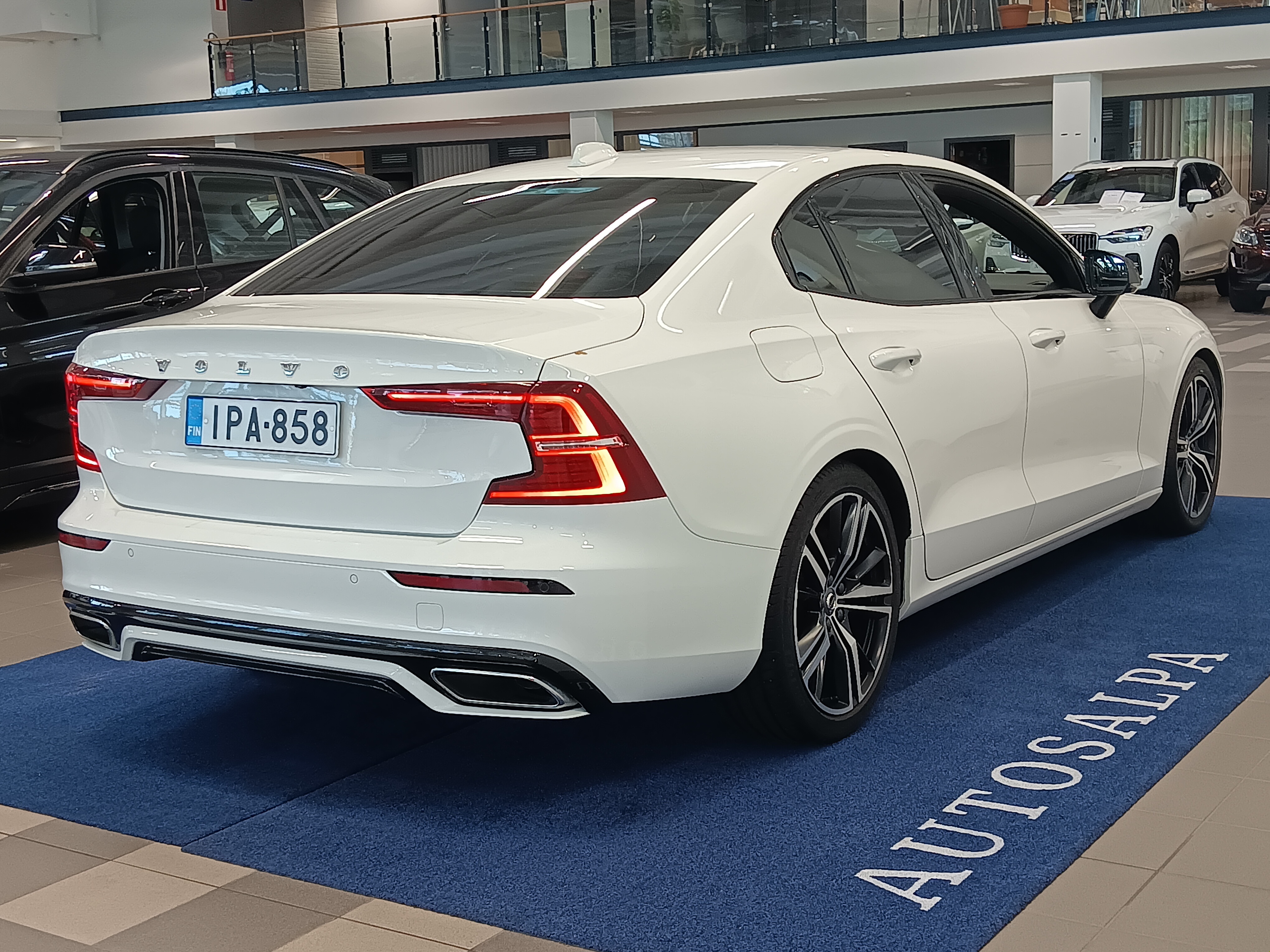 Volvo S60 B5 MHEV BUSINESS R-DESIGN AUT TAKUU 24KK/40TKM