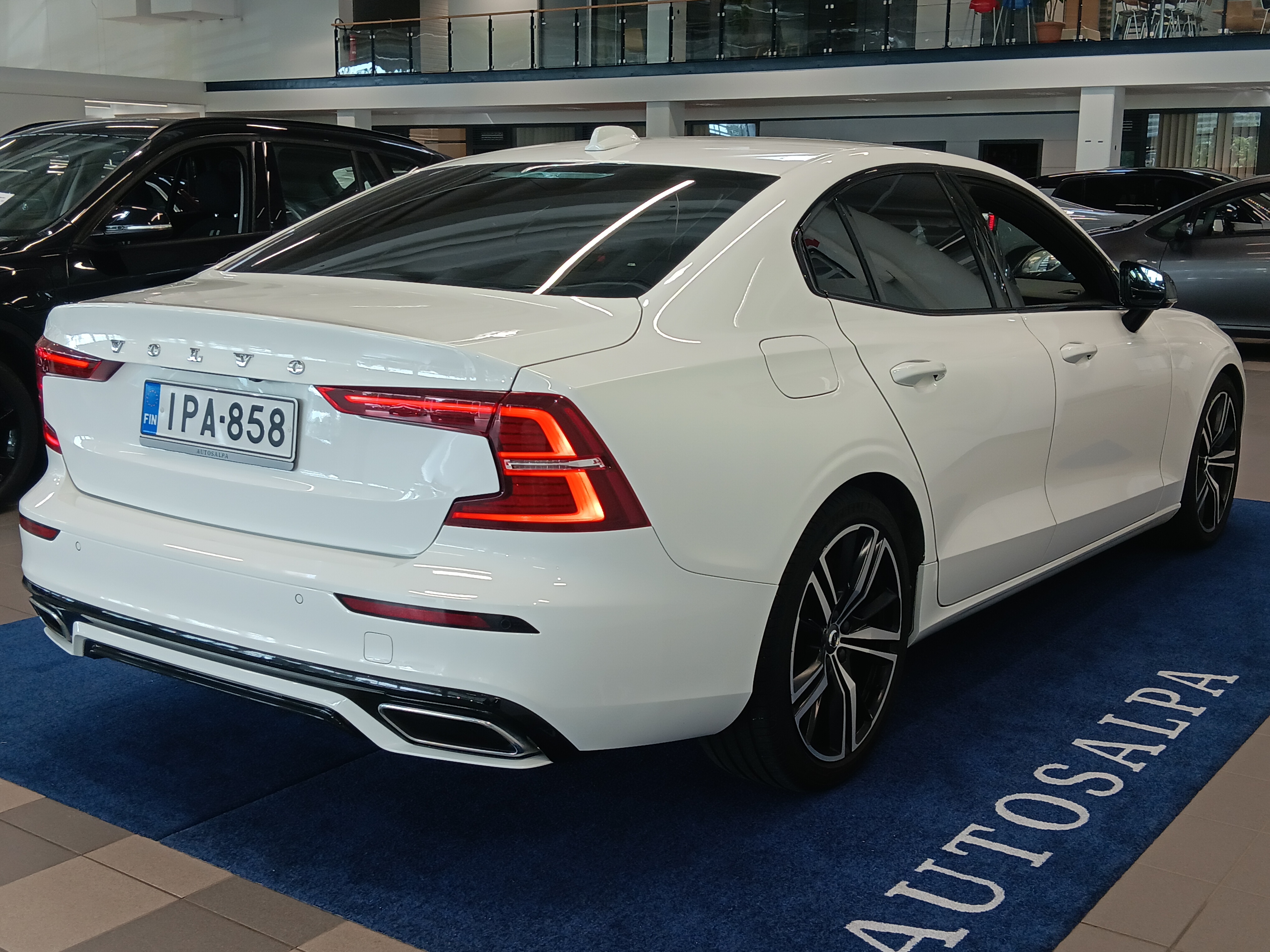 Volvo S60 2021, photo 3/19