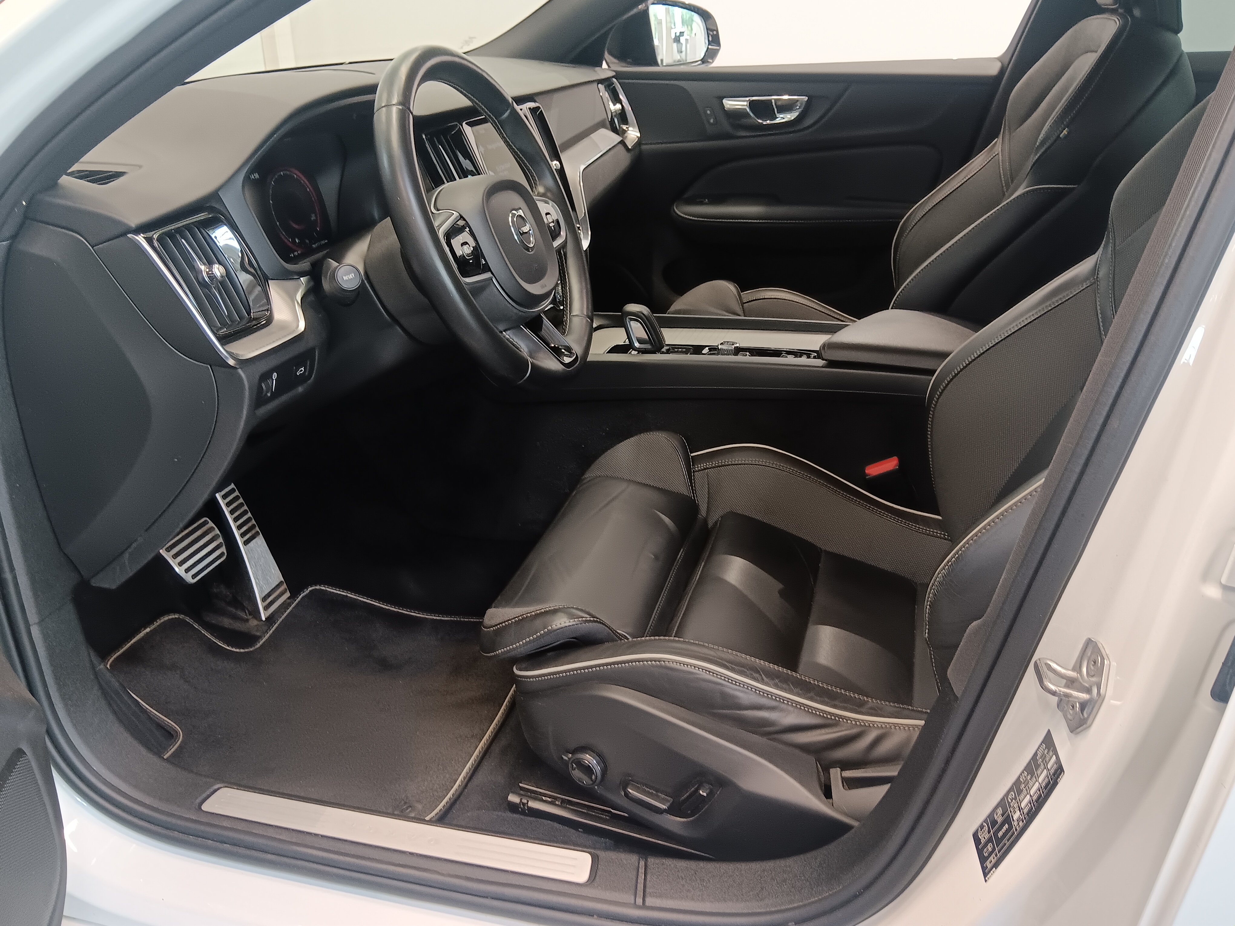 Volvo S60 2021, photo 6/19