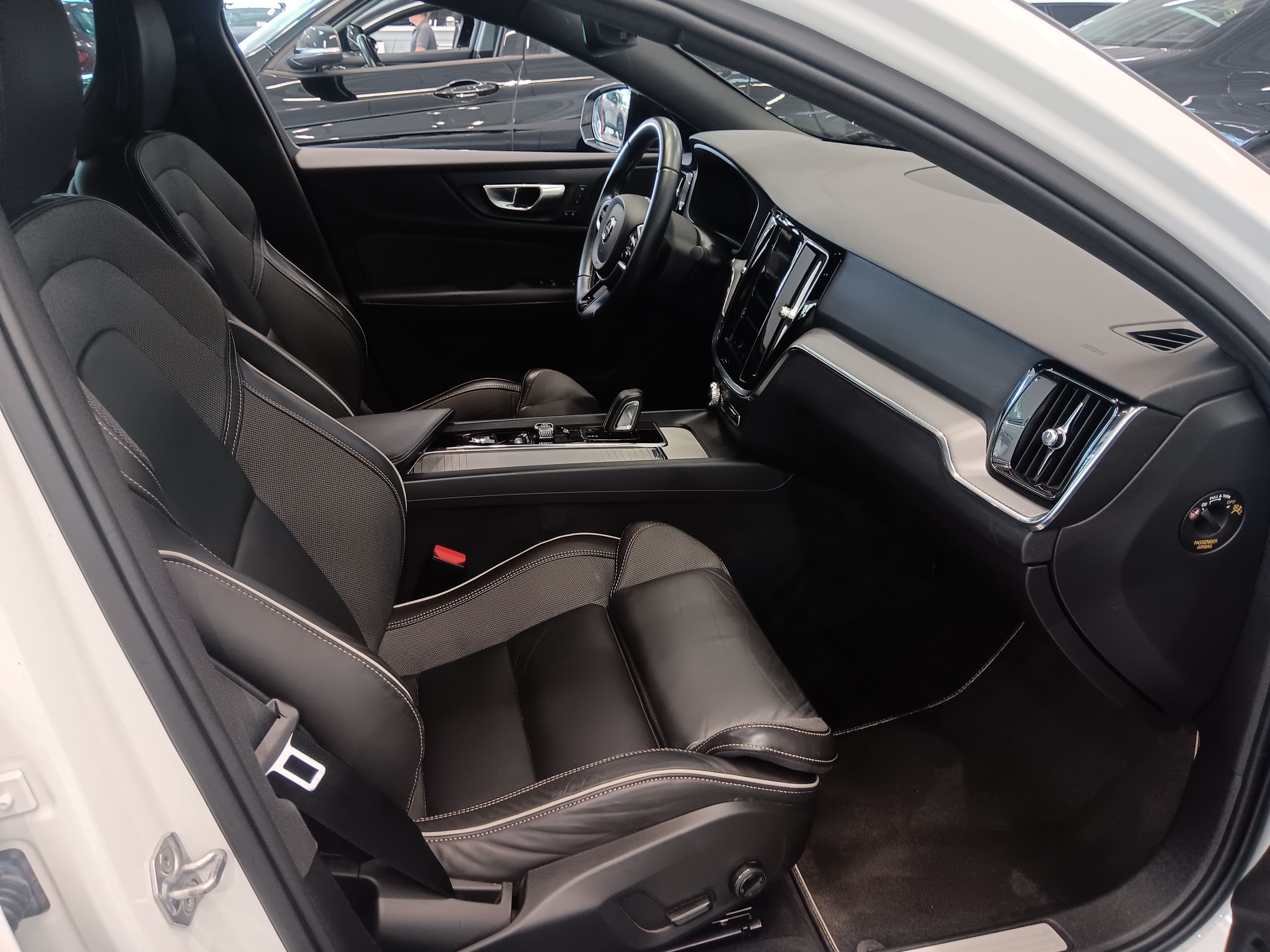 Volvo S60 B5 MHEV R-DESIGN AUT TAKUU 24KK/40TKM