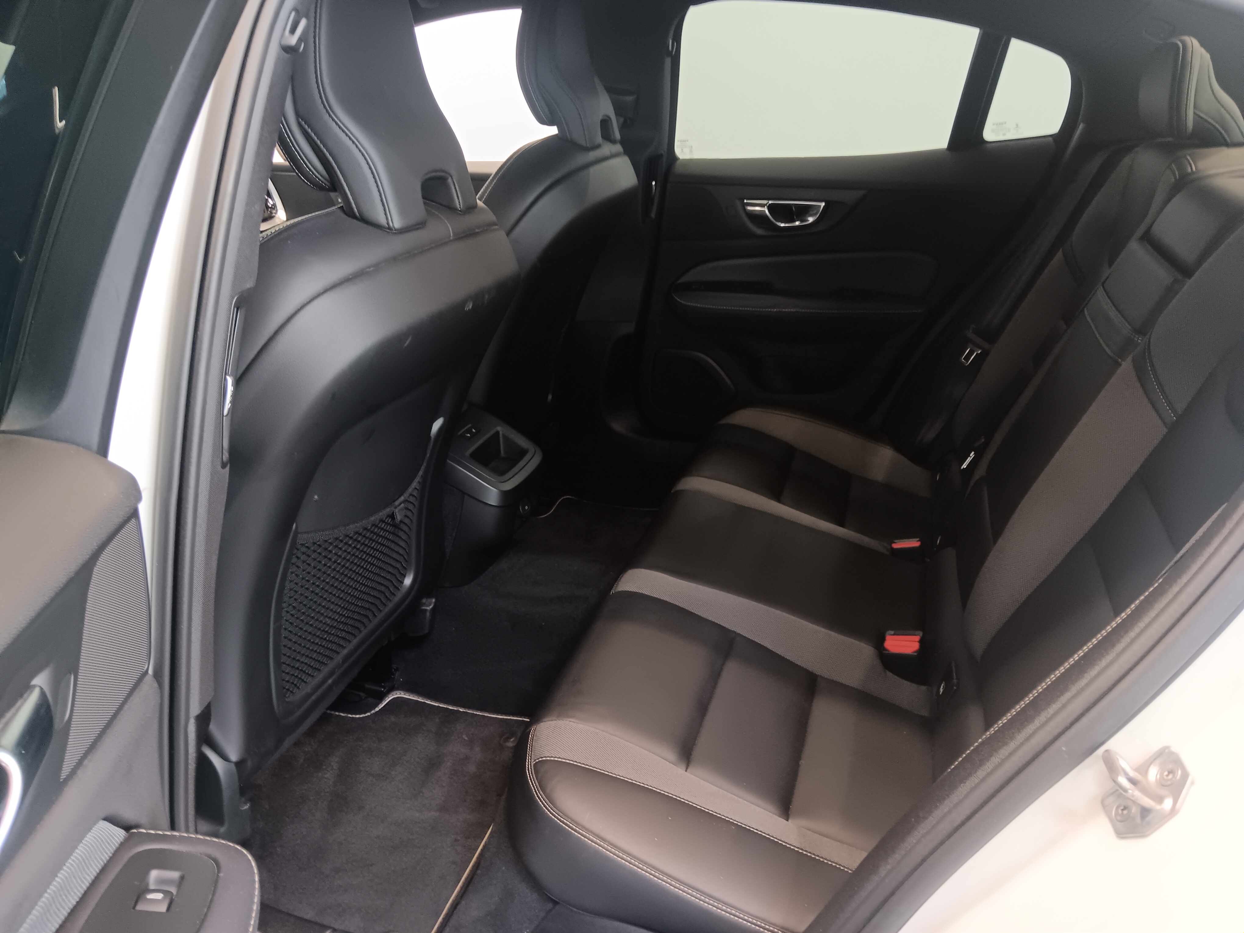 Volvo S60 B5 MHEV R-DESIGN AUT TAKUU 24KK/40TKM
