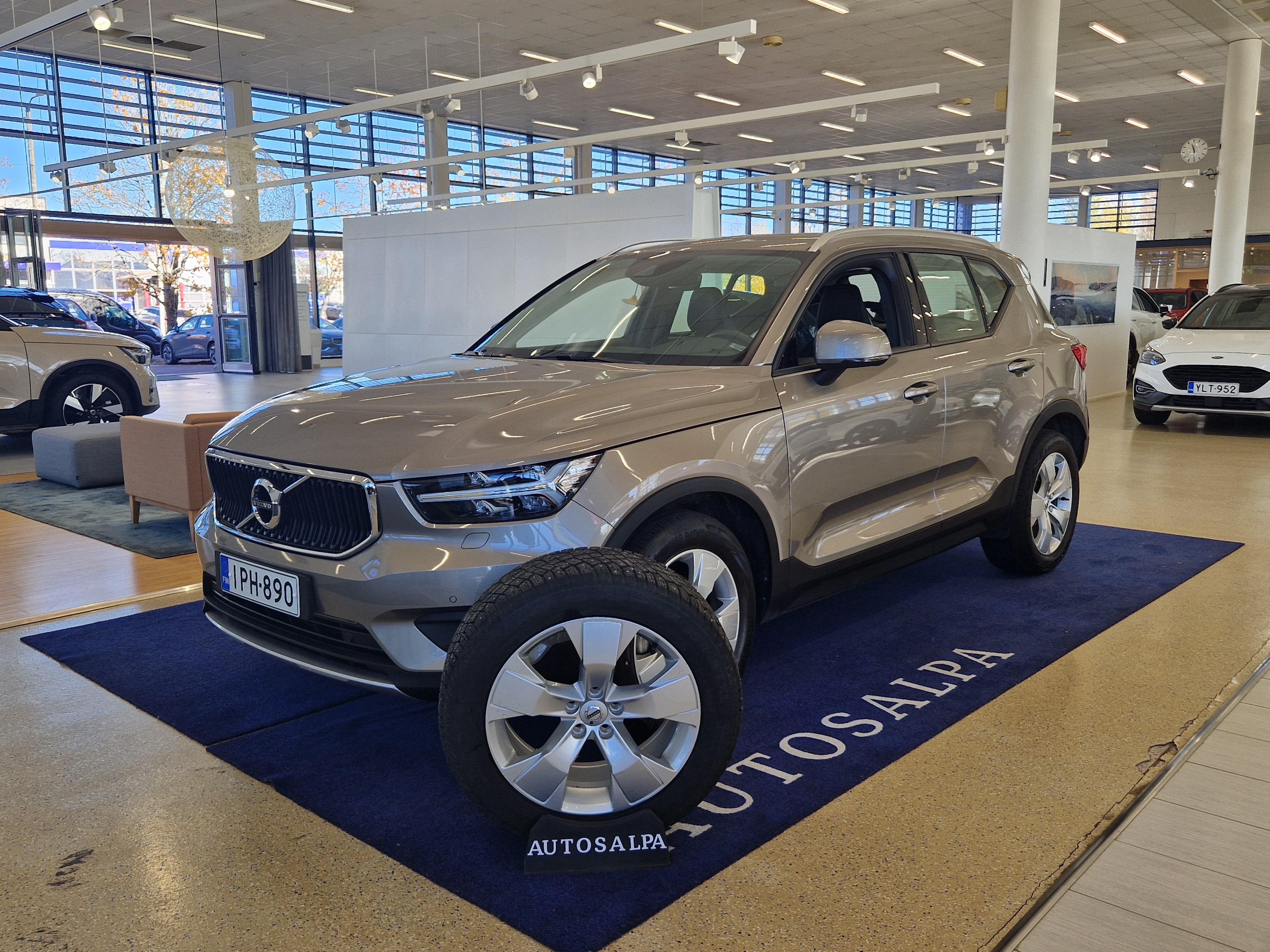 Volvo XC40 T4 AWD Momentum aut 2020, bild 2/20