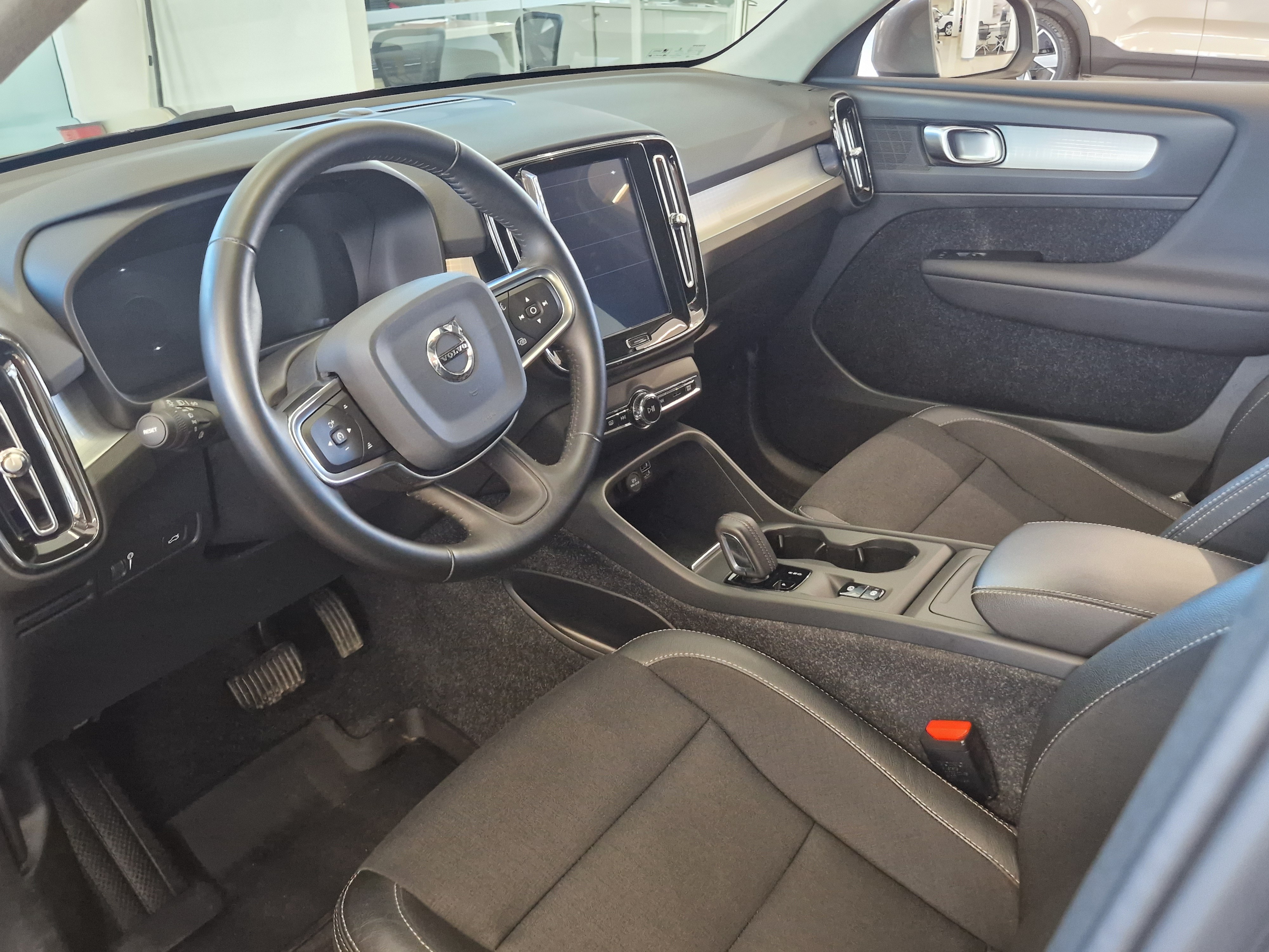 Volvo XC40 T4 AWD Momentum aut 2020, bild 4/20