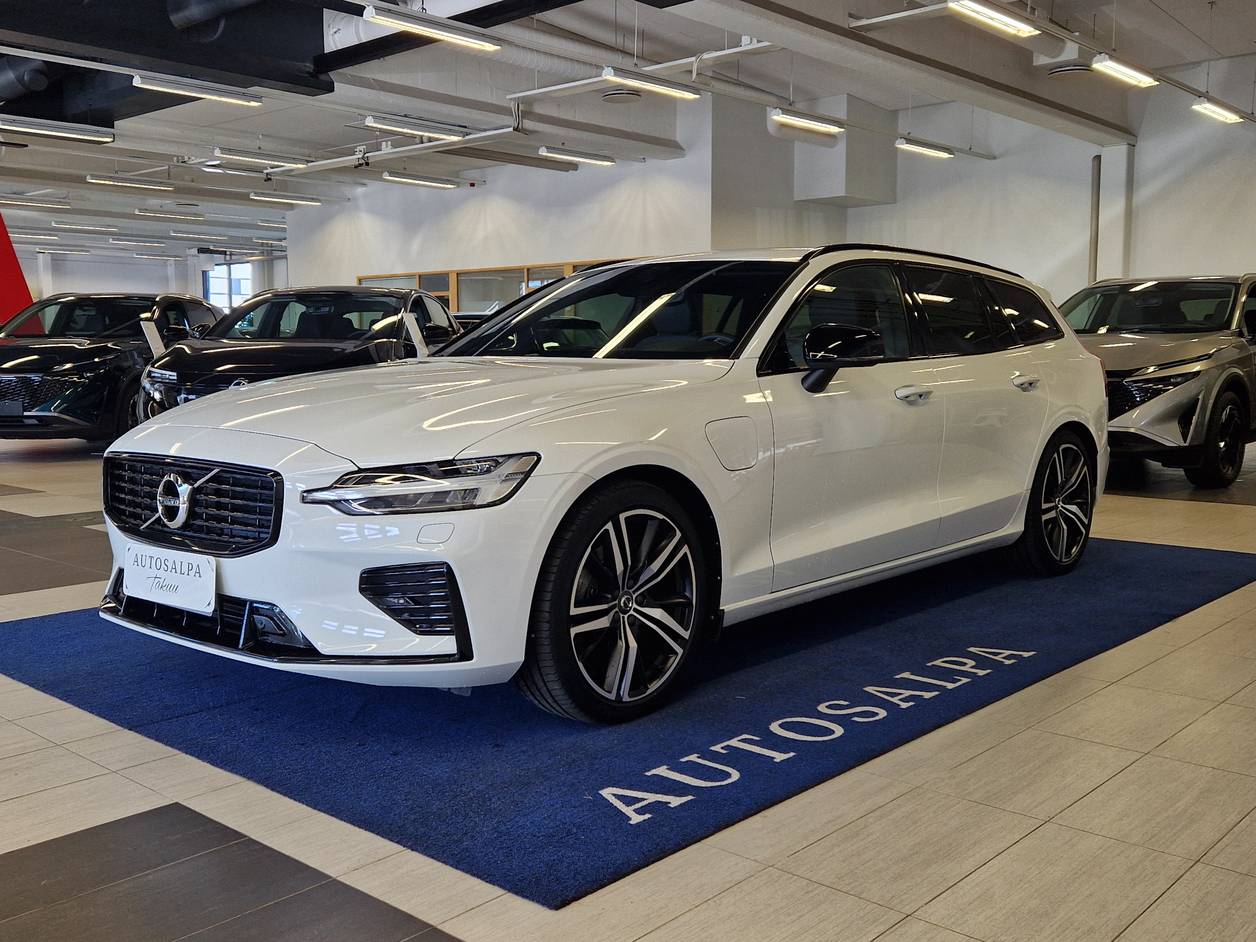 Volvo V60 T6 TWE AWD R-DESIGN EDITION TAKUU 24KK/40TKM