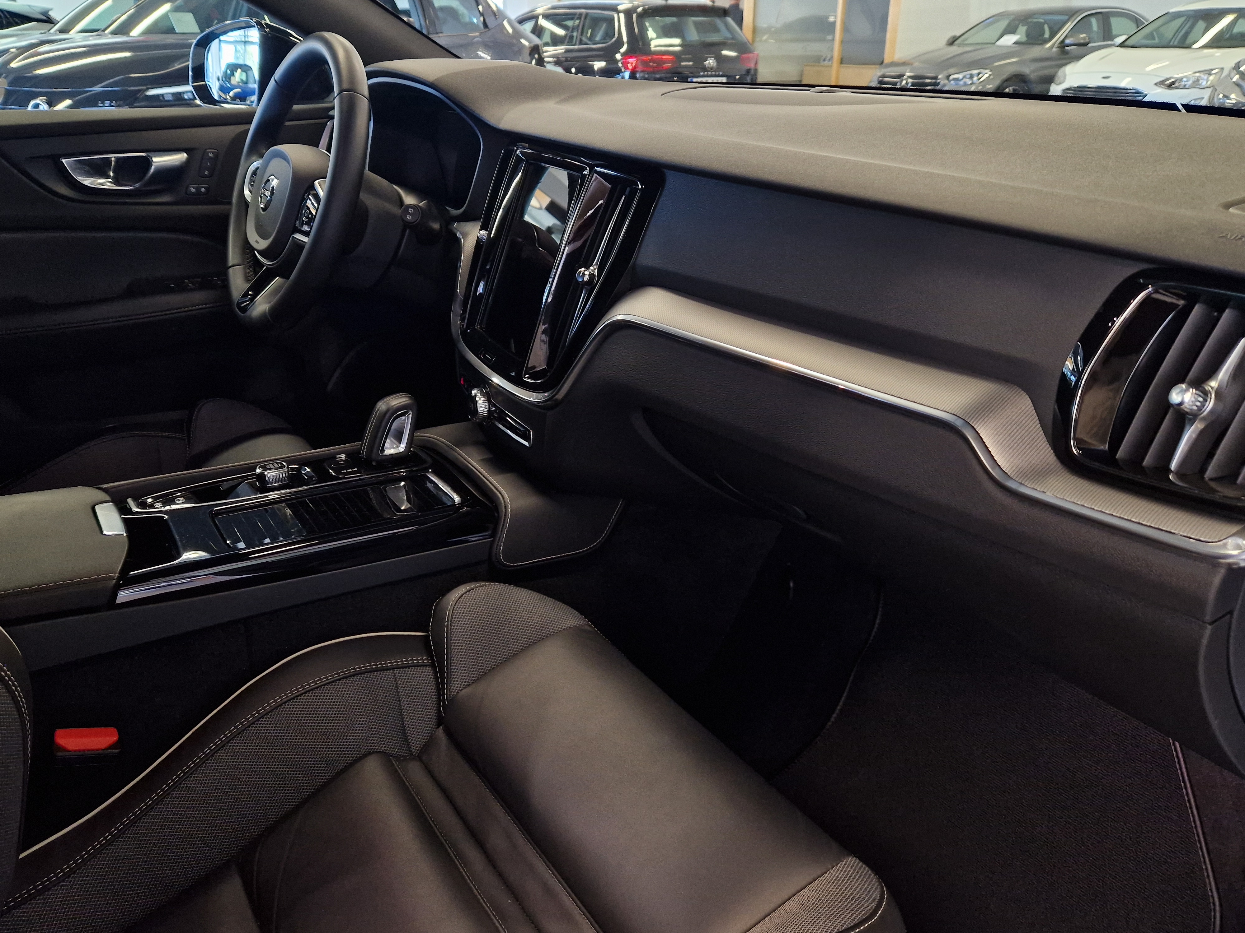 Volvo V60 T6 TWE AWD R-DESIGN EDITION TAKUU 24KK/40TKM