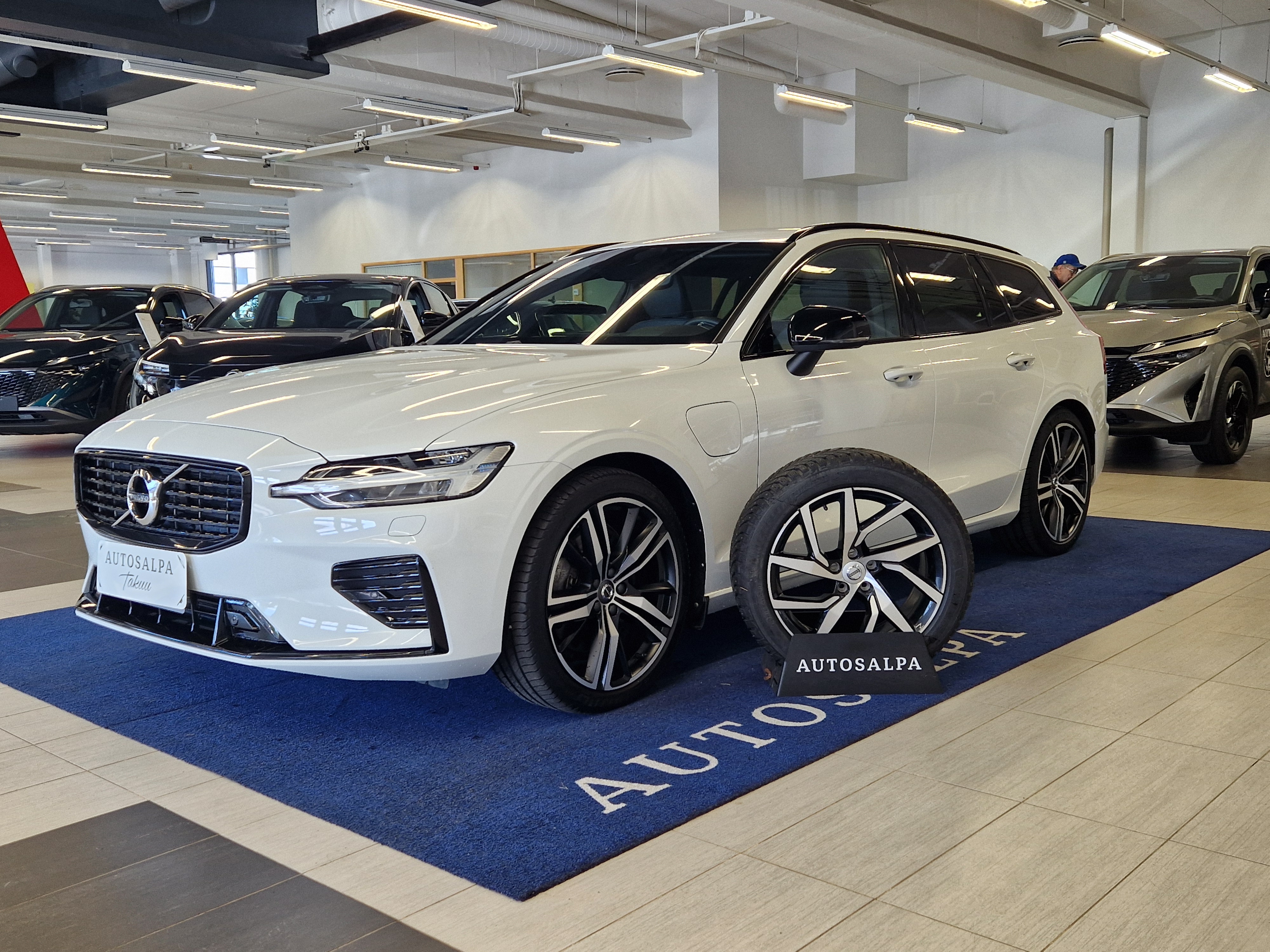 Volvo V60 T6 TWE AWD R-DESIGN EDITION TAKUU 24KK/40TKM