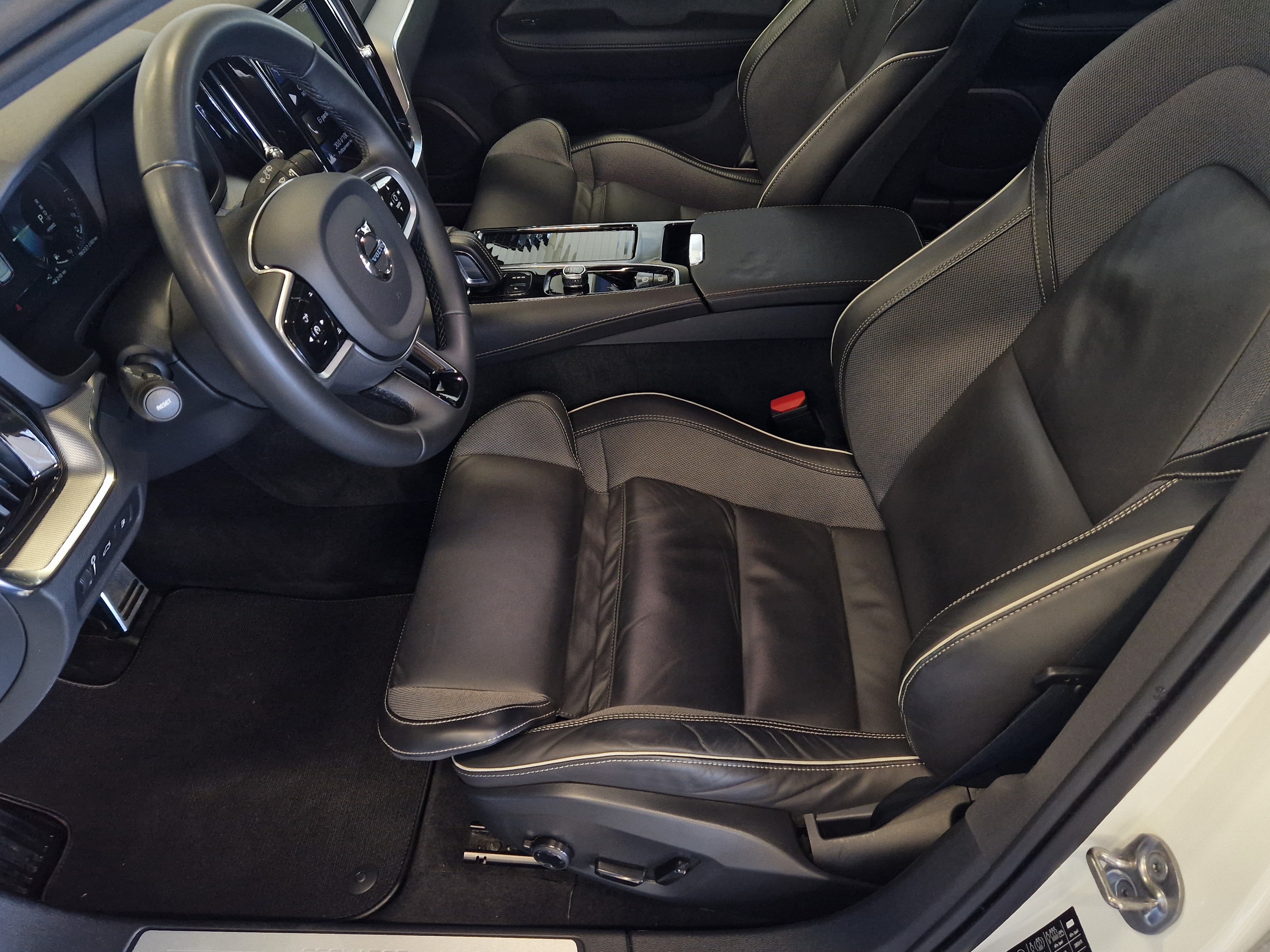 Volvo V60 T6 TWE AWD R-DESIGN EDITION TAKUU 24KK/40TKM