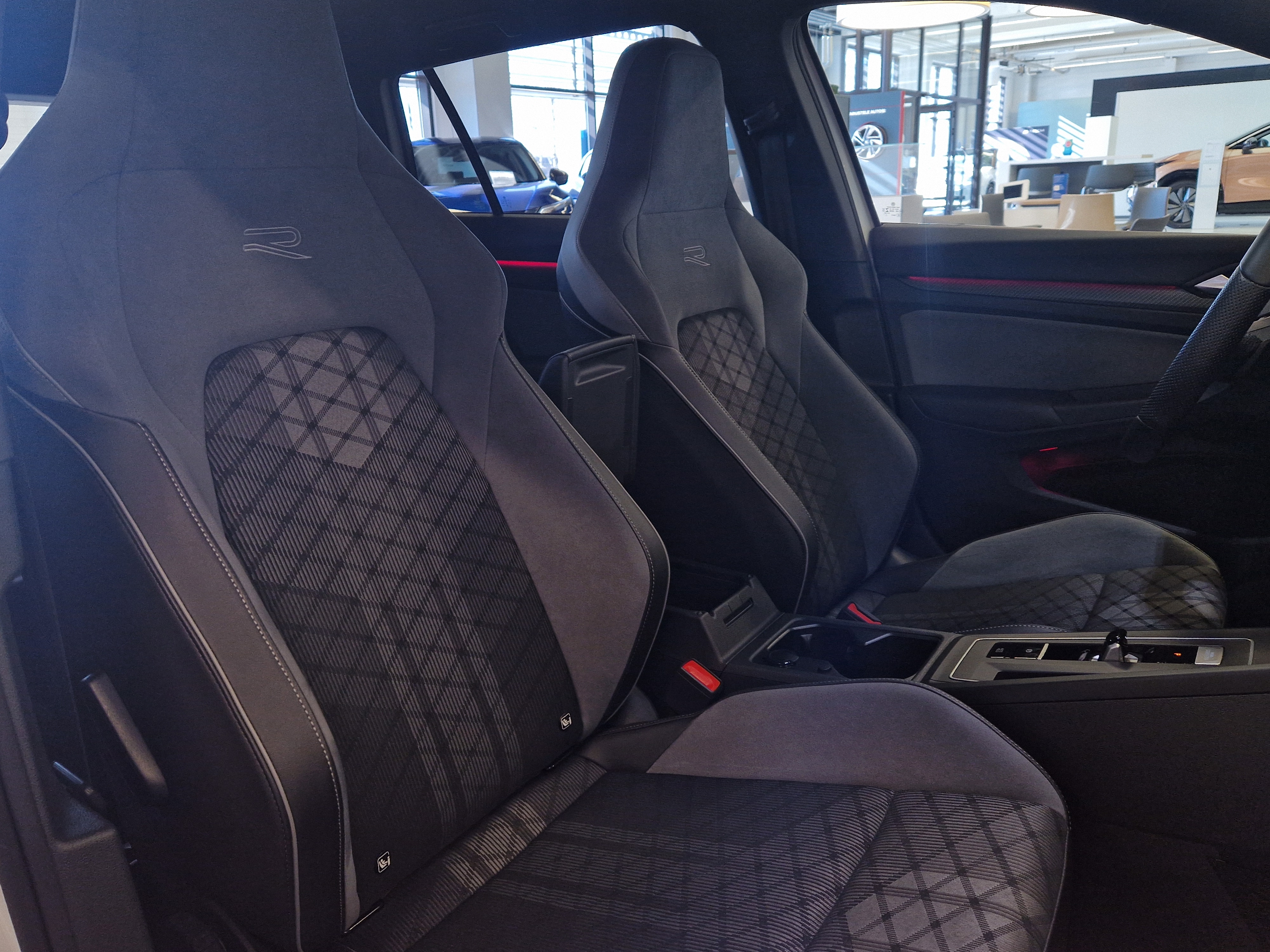 Volkswagen GOLF VARIANT R-LINE 2,0 TSI 140 KW 4MOTION DSG