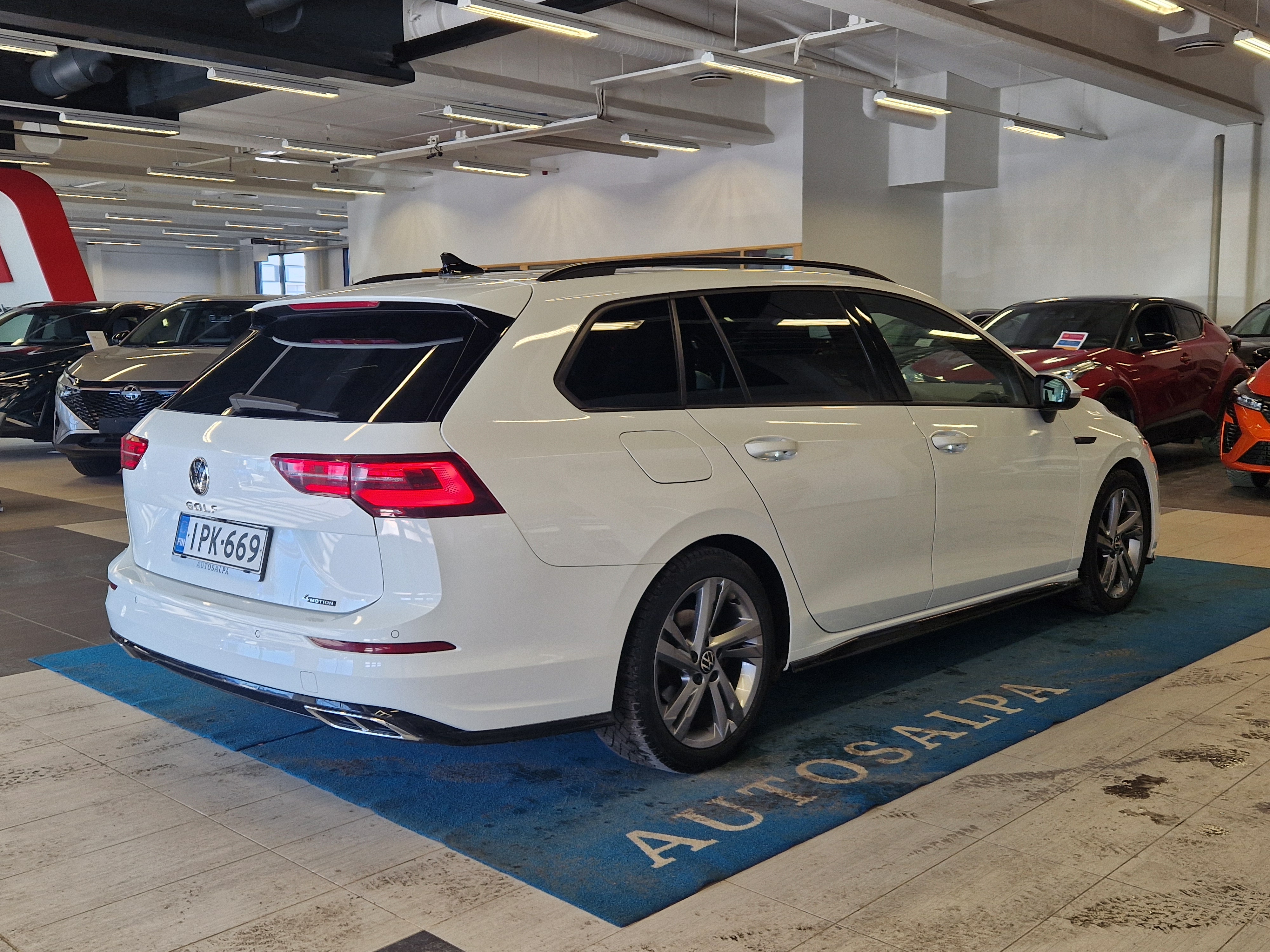 Volkswagen GOLF VARIANT R-LINE 2,0 TSI 140 KW 4MOTION DSG