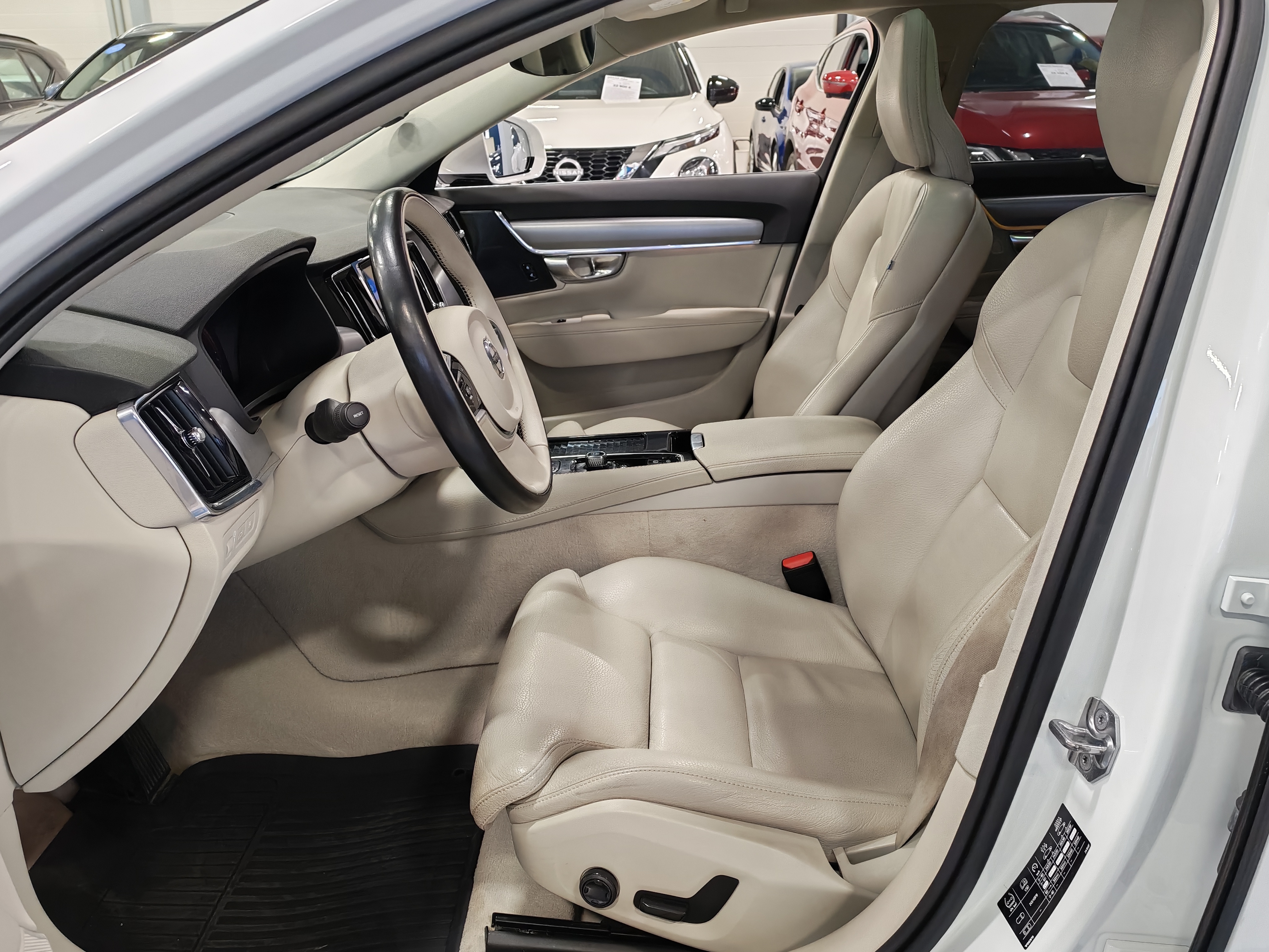 Volvo V90 T8 TWE AWD MOMENTUM TAKUU 24KK/40TKM