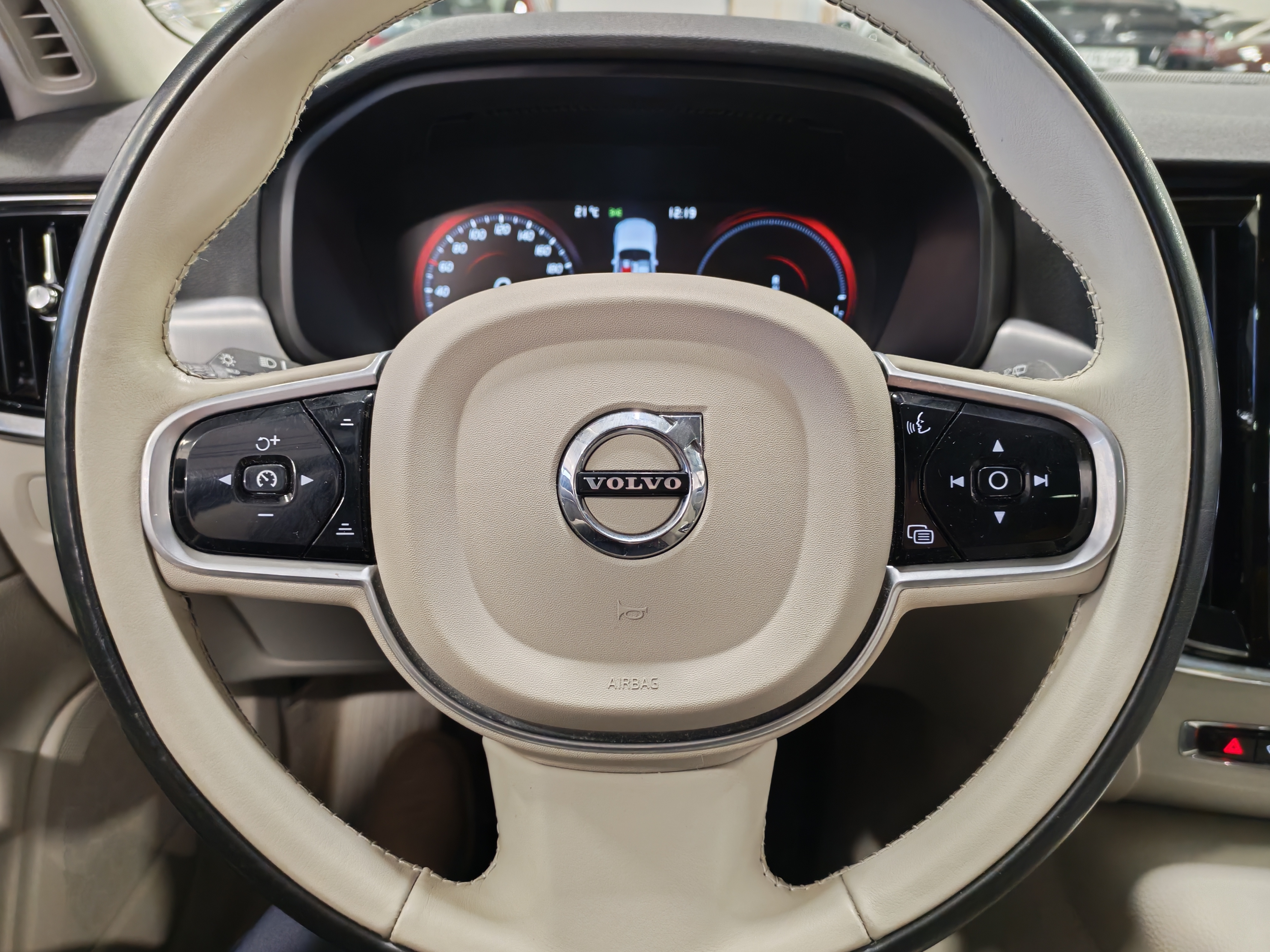 Volvo V90 T8 TWE AWD MOMENTUM TAKUU 24KK/40TKM