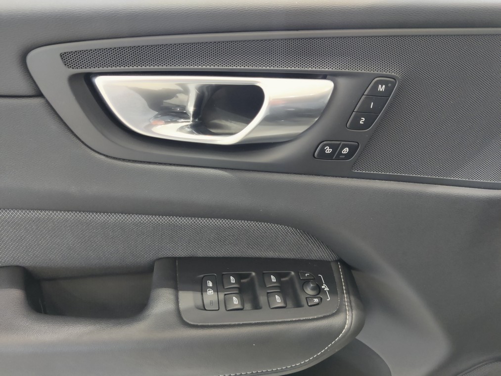 Volvo XC60 T8 AWD LONG RANGE PLUS DARK TAKUU 24KK/40TKM.