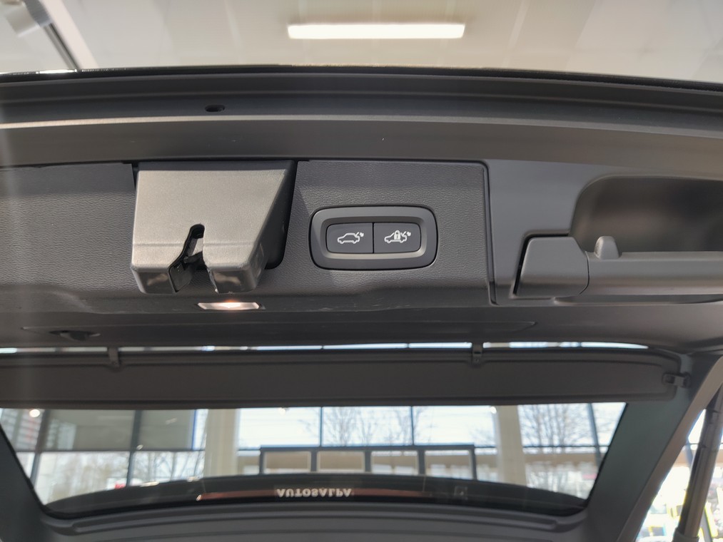 Volvo XC60 T8 AWD LONG RANGE PLUS DARK TAKUU 24KK/40TKM.