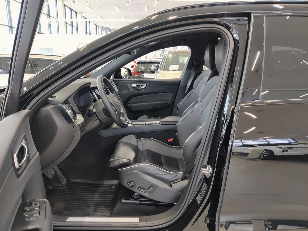 Volvo XC60 T8 AWD LONG RANGE PLUS DARK TAKUU 24KK/40TKM.