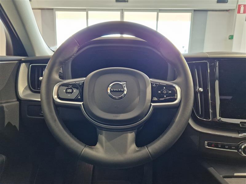 Volvo XC60 T8 AWD LONG RANGE PLUS DARK TAKUU 24KK/40TKM