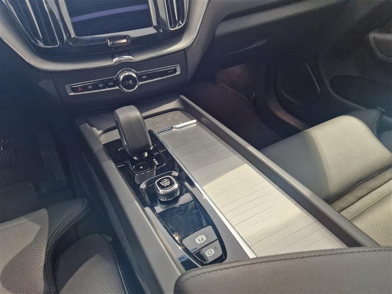 Volvo XC60 T8 AWD LONG RANGE PLUS DARK TAKUU 24KK/40TKM