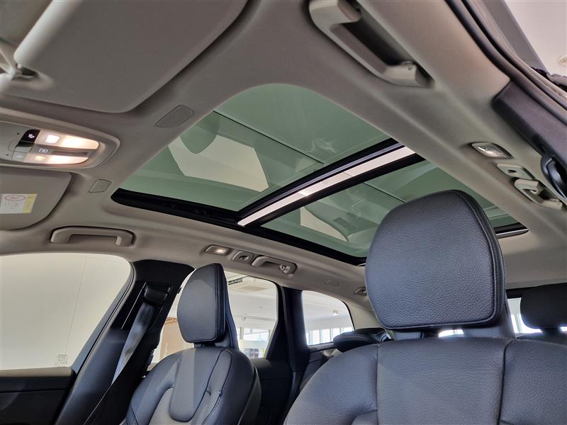 Volvo XC60 T8 AWD LONG RANGE PLUS DARK TAKUU 24KK/40TKM