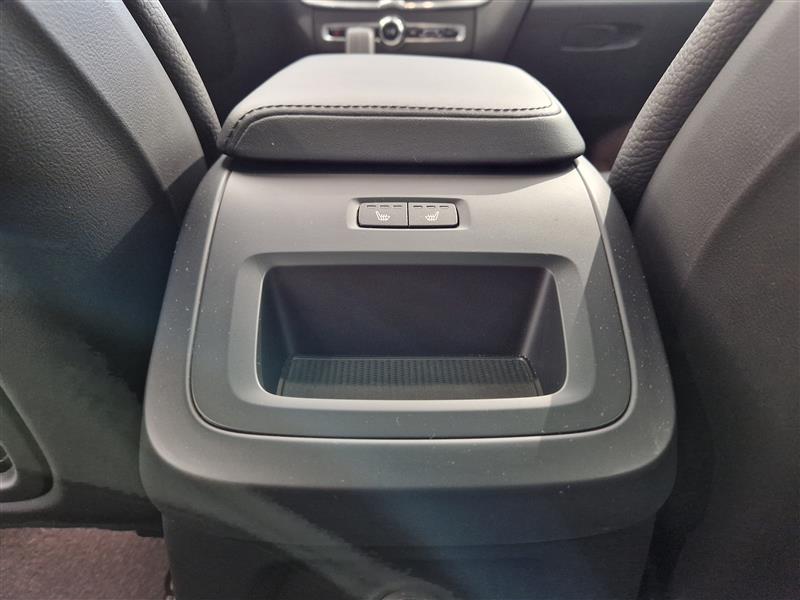 Volvo XC60 T8 AWD LONG RANGE PLUS DARK TAKUU 24KK/40TKM