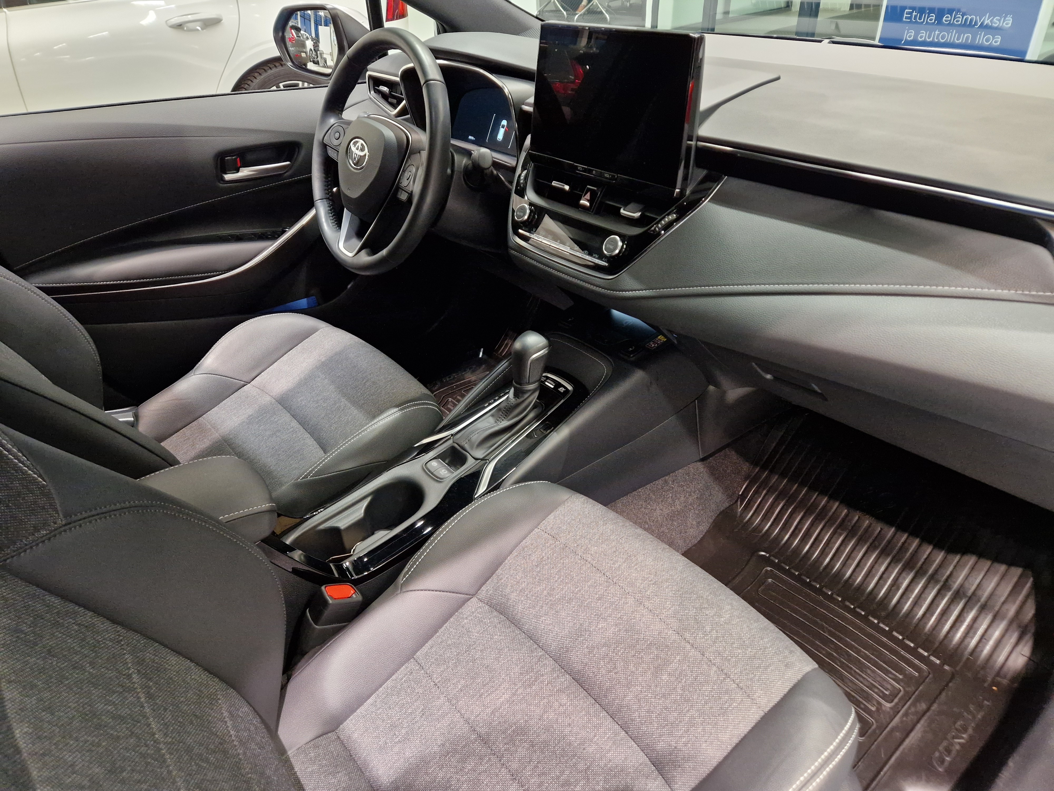 Toyota COROLLA TOURING SPORTS 1,8 HYBRID LAUNCH EDITION