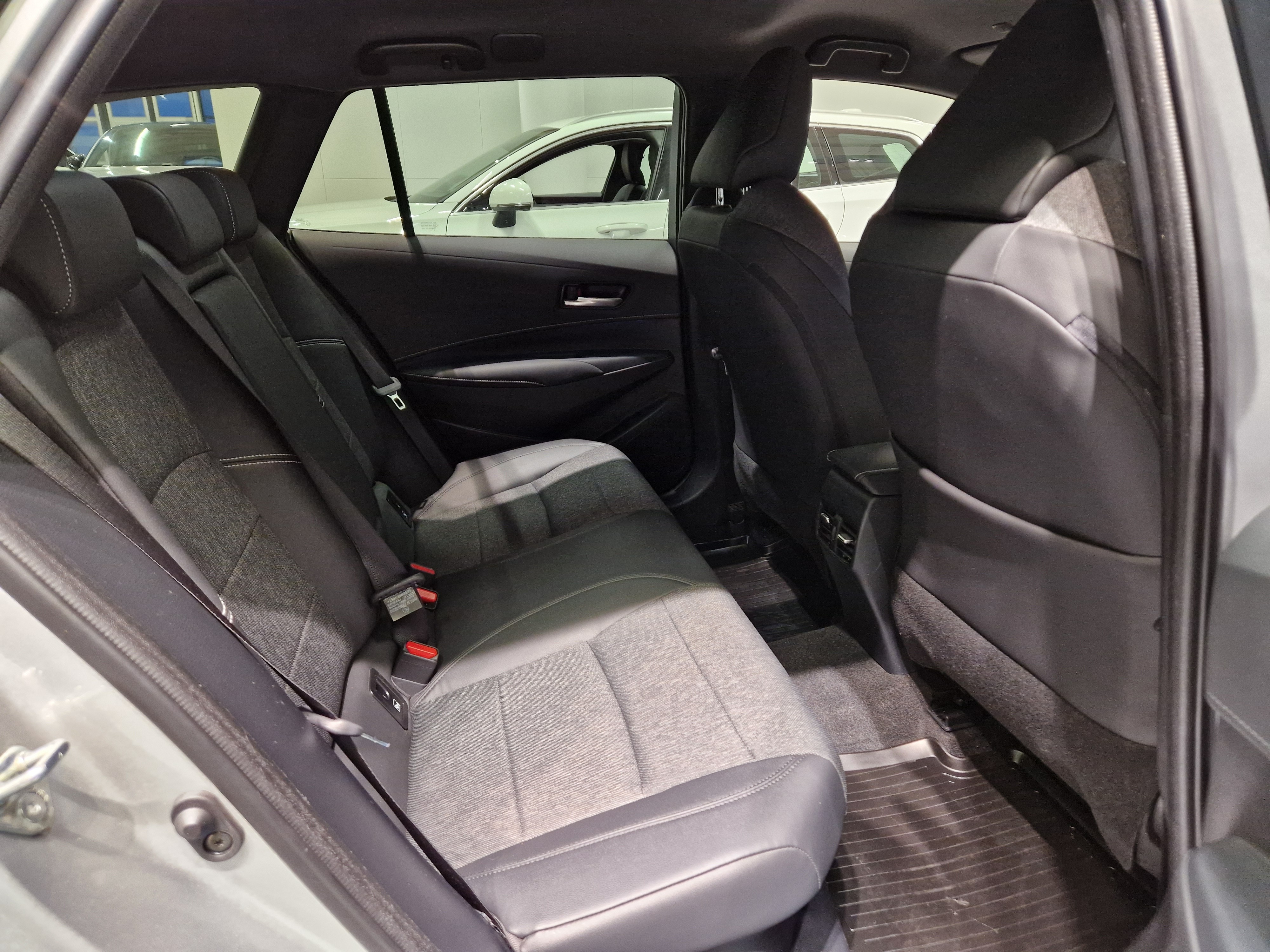 Toyota COROLLA TOURING SPORTS 1,8 HYBRID LAUNCH EDITION