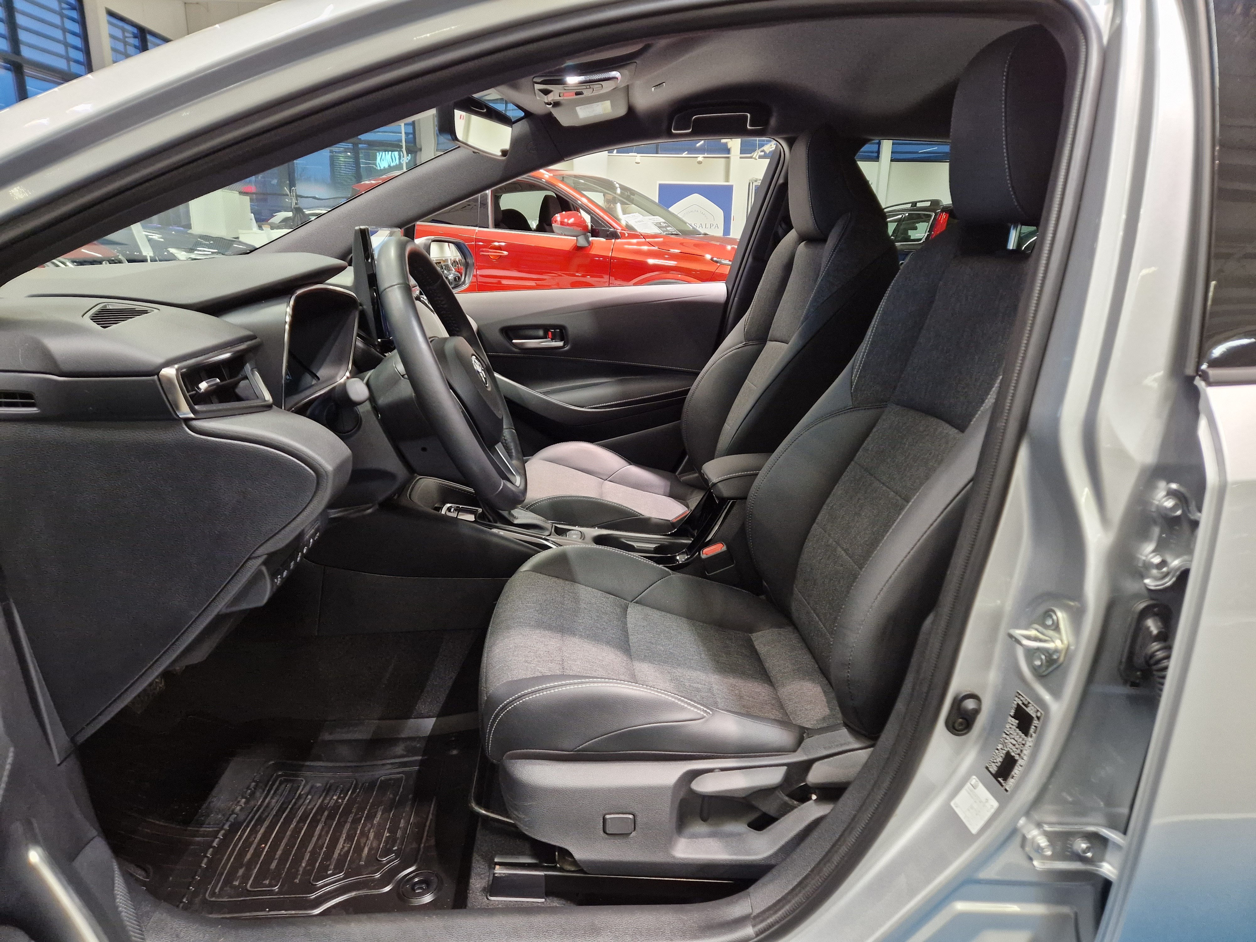 Toyota COROLLA TOURING SPORTS 1,8 HYBRID LAUNCH EDITION