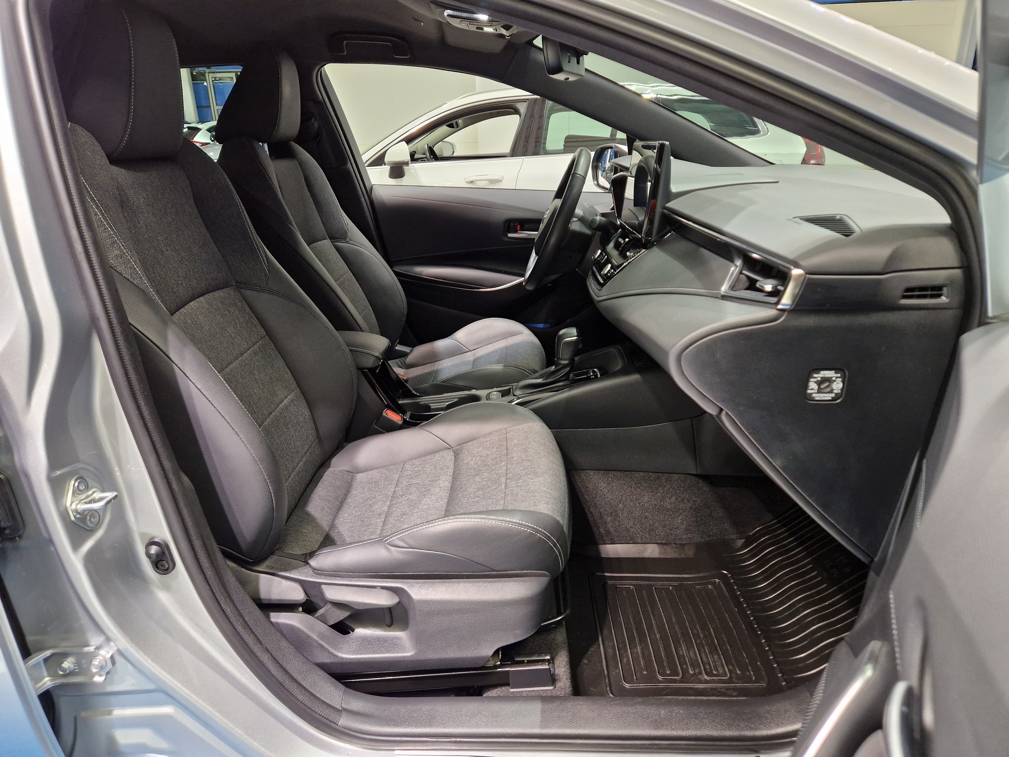 Toyota COROLLA TOURING SPORTS 1,8 HYBRID LAUNCH EDITION