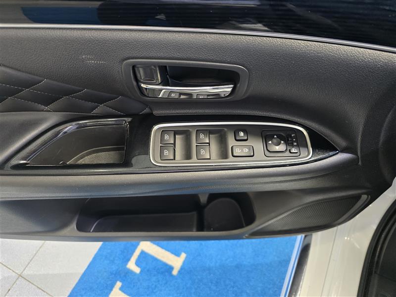 Mitsubishi OUTLANDER PHEV INSTYLE 4WD 5P