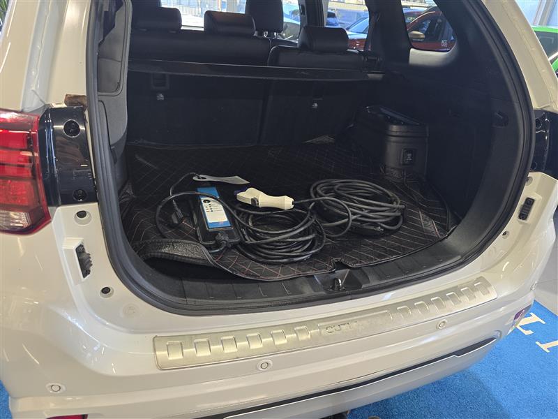 Mitsubishi OUTLANDER PHEV INSTYLE 4WD 5P