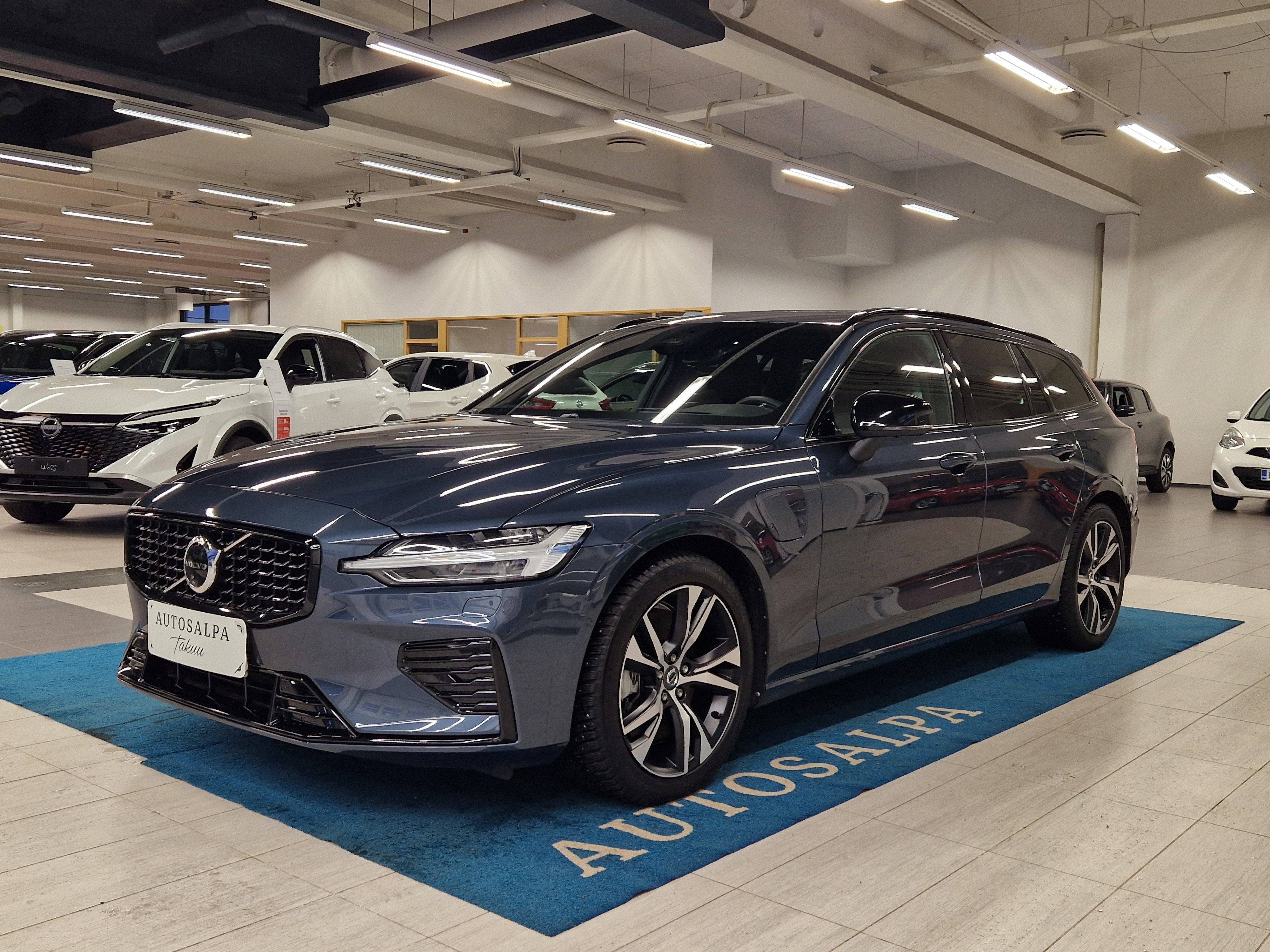 Volvo V60 T8 AWD LONG RANGE ULTRA DARK TAKUU 24KK/40TKM