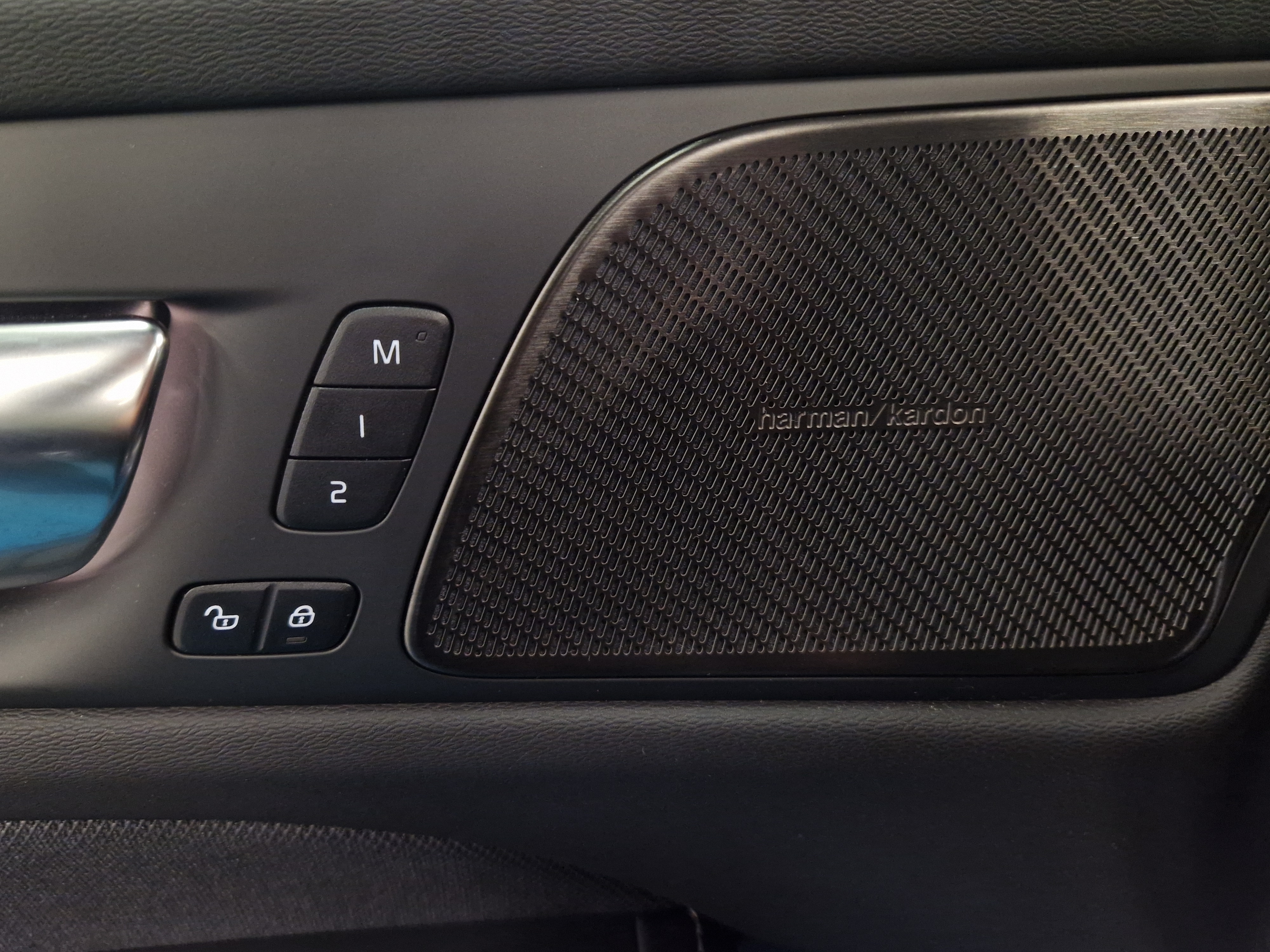 Volvo V60 T8 AWD LONG RANGE ULTRA DARK TAKUU 24KK/40TKM