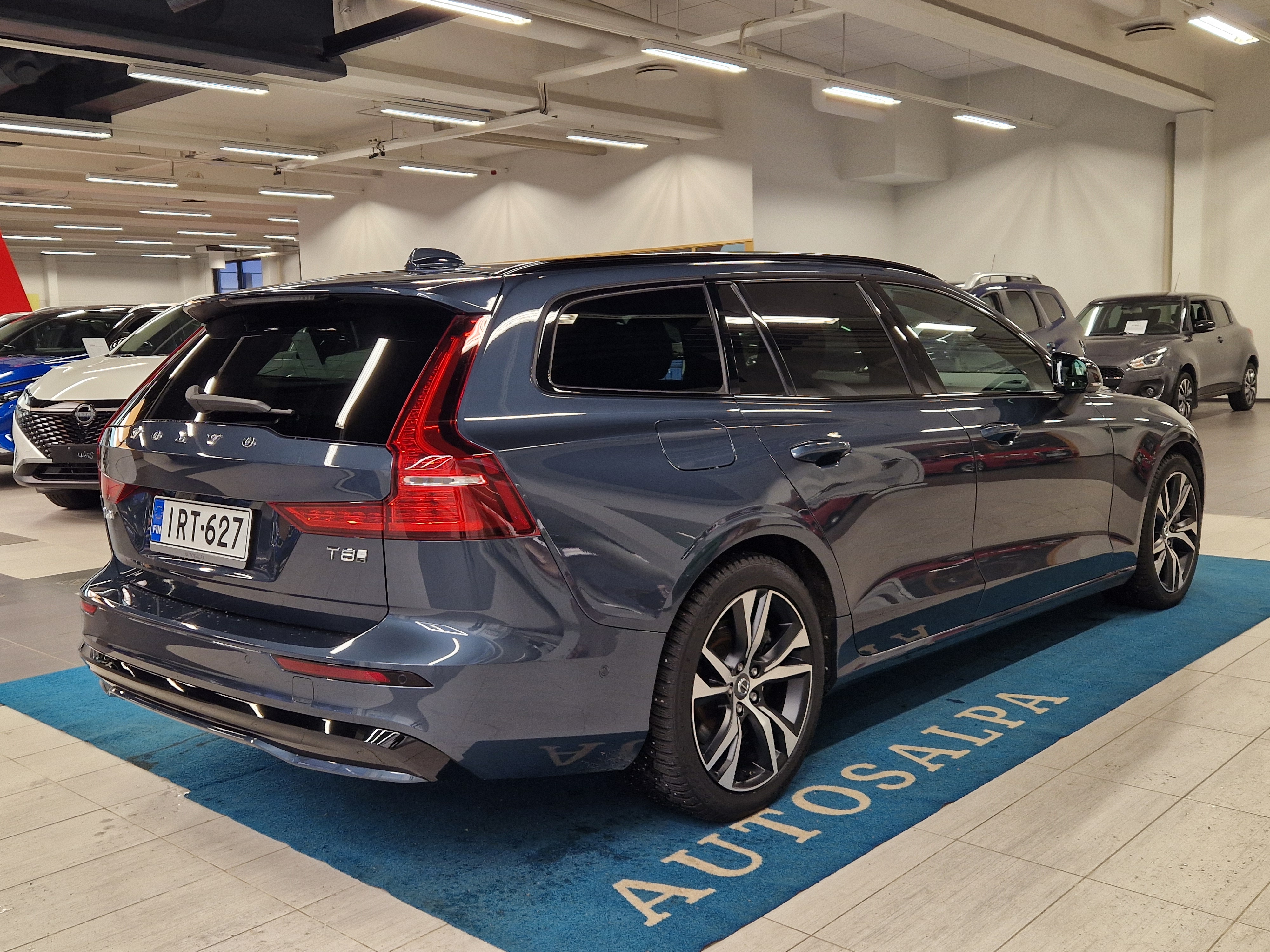 Volvo V60 T8 AWD LONG RANGE ULTRA DARK TAKUU 24KK/40TKM