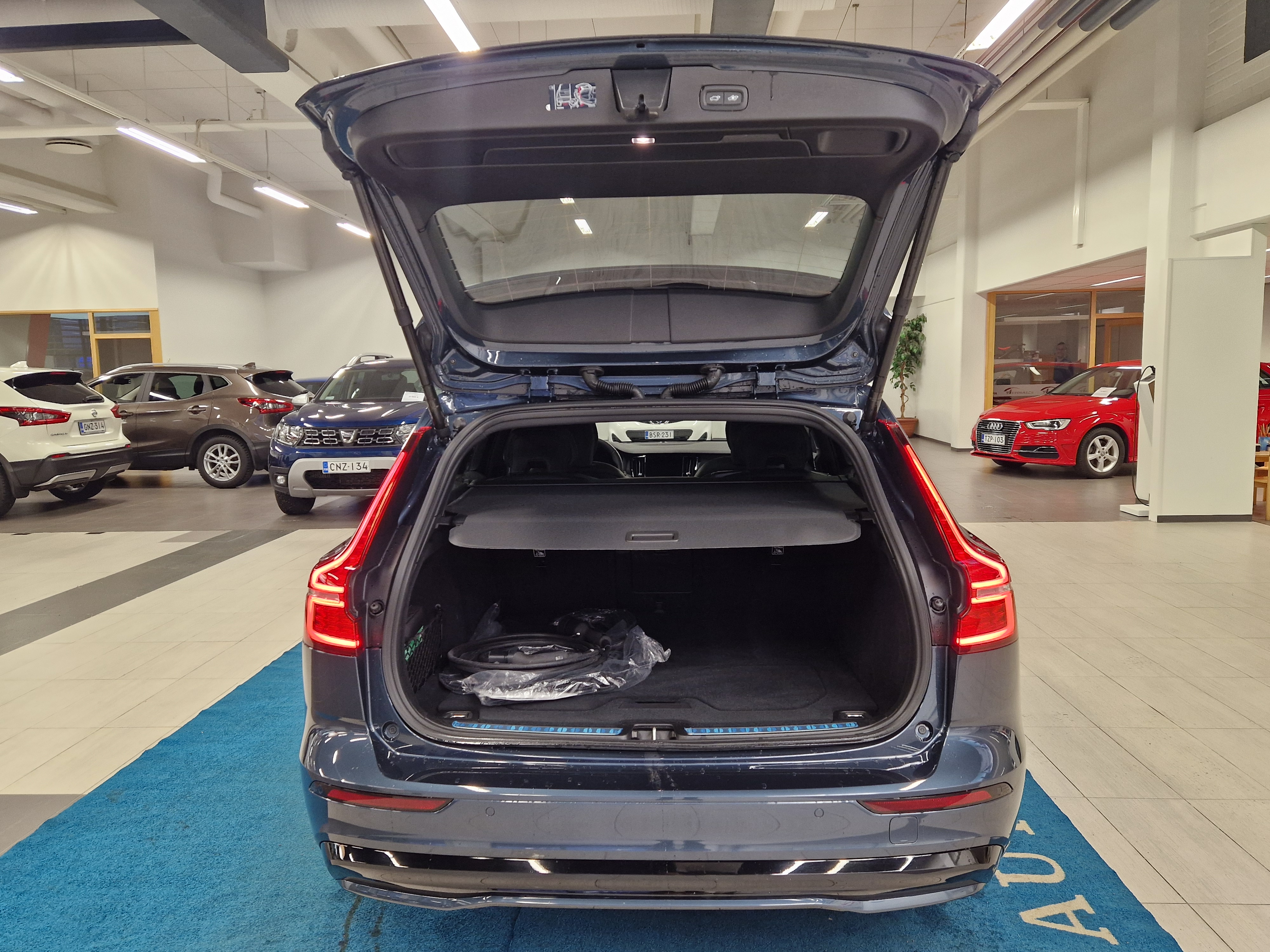 Volvo V60 T8 AWD LONG RANGE ULTRA DARK TAKUU 24KK/40TKM