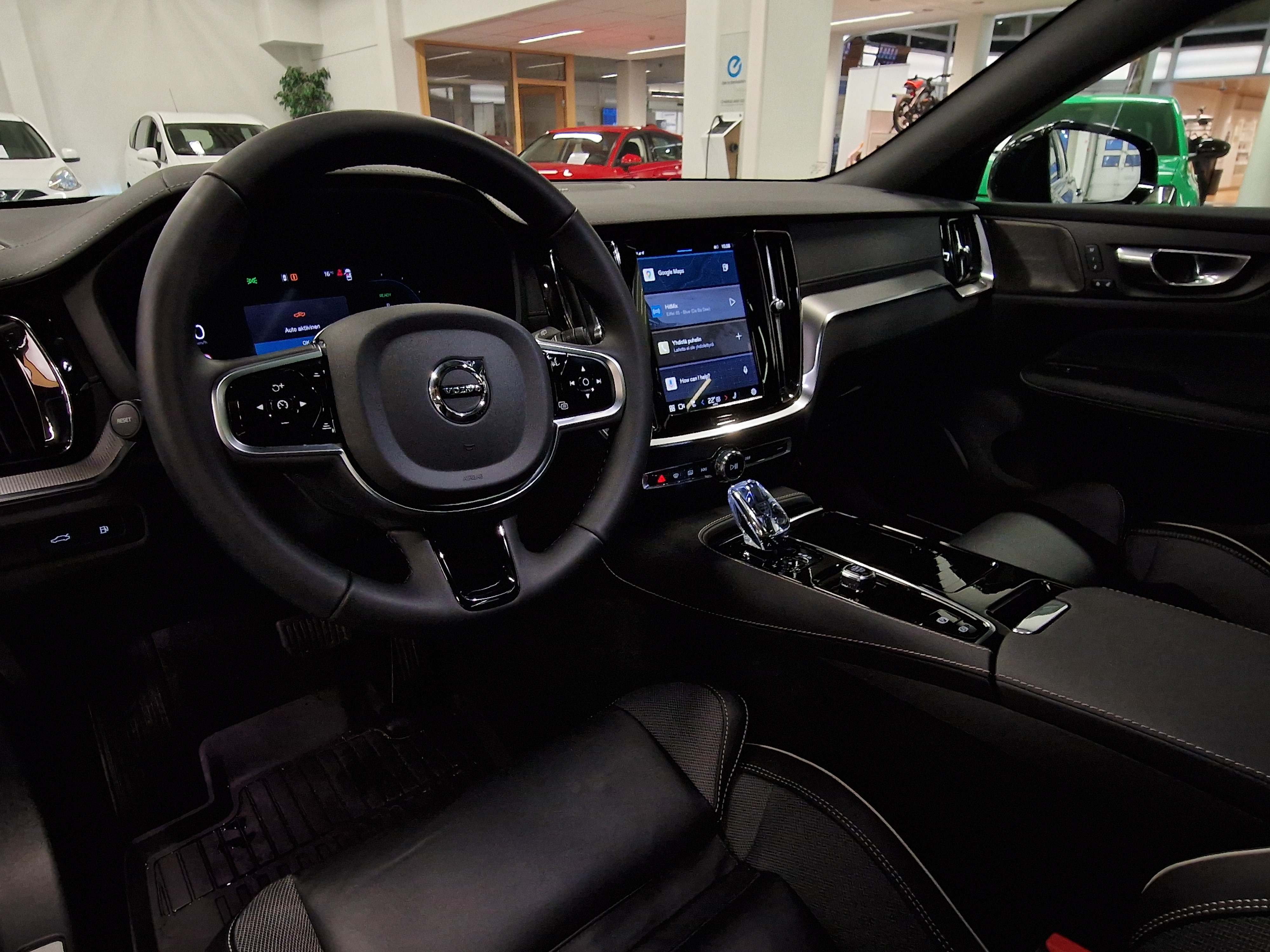 Volvo V60 T8 AWD LONG RANGE ULTRA DARK TAKUU 24KK/40TKM