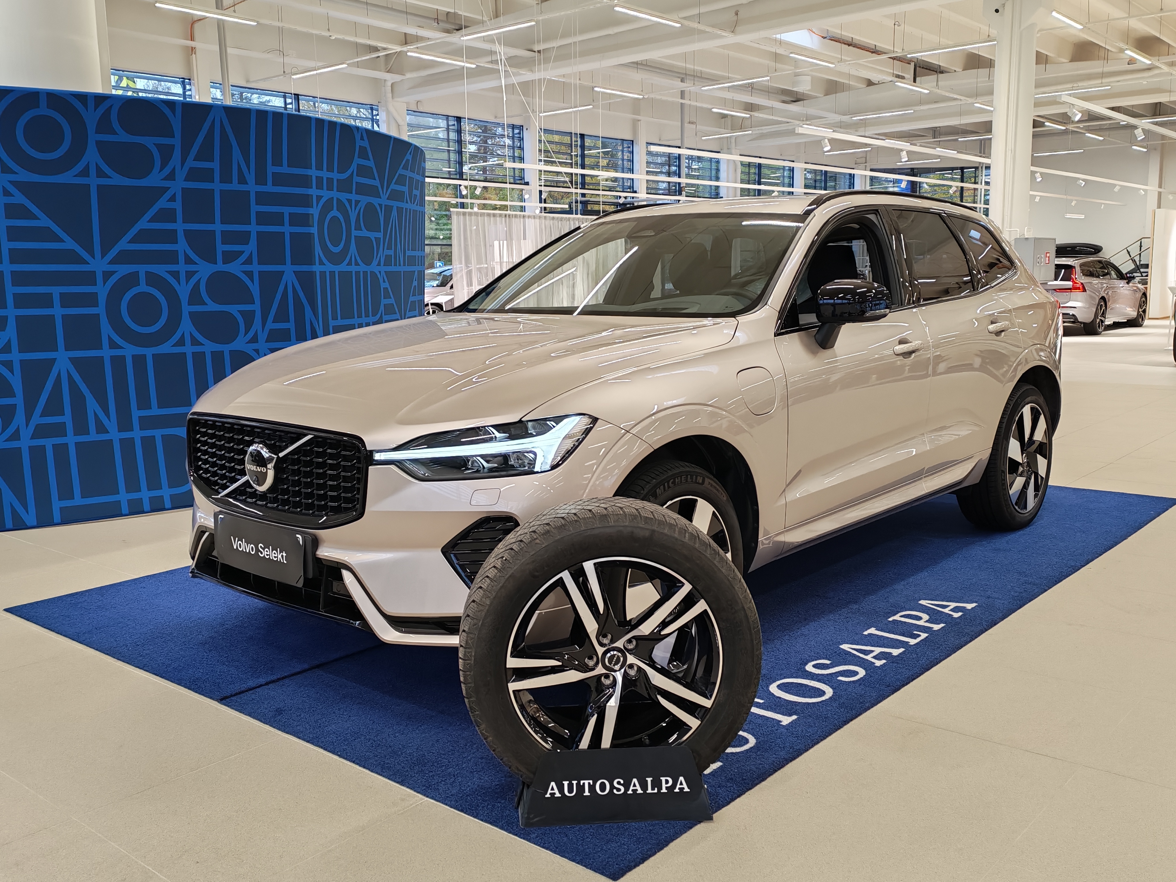 Volvo XC60 T8 AWD Long Range Ultra Dark 2025, bild 2/24