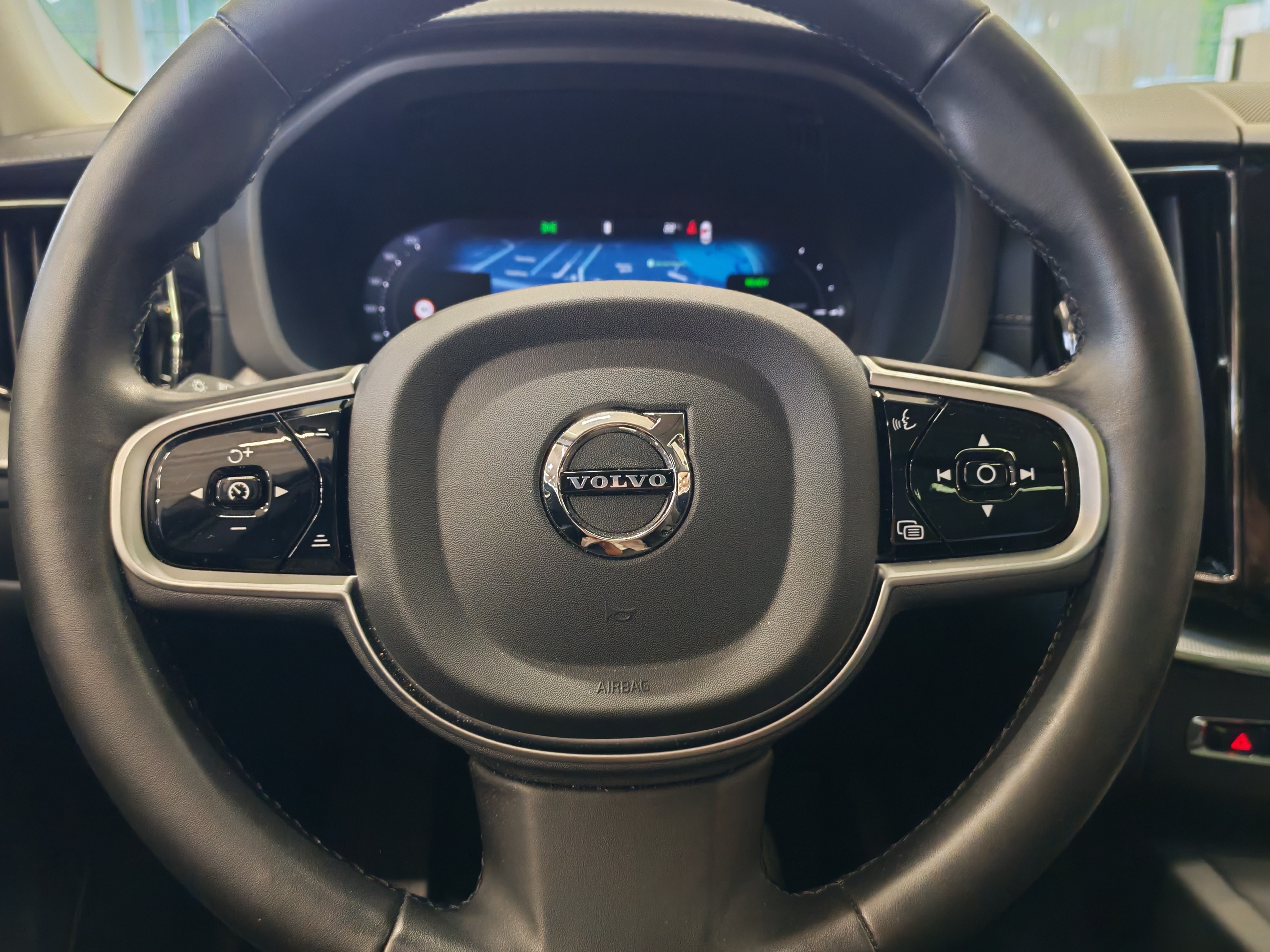 Volvo XC60 T8 AWD Long Range Ultra Dark 2025, bild 6/24