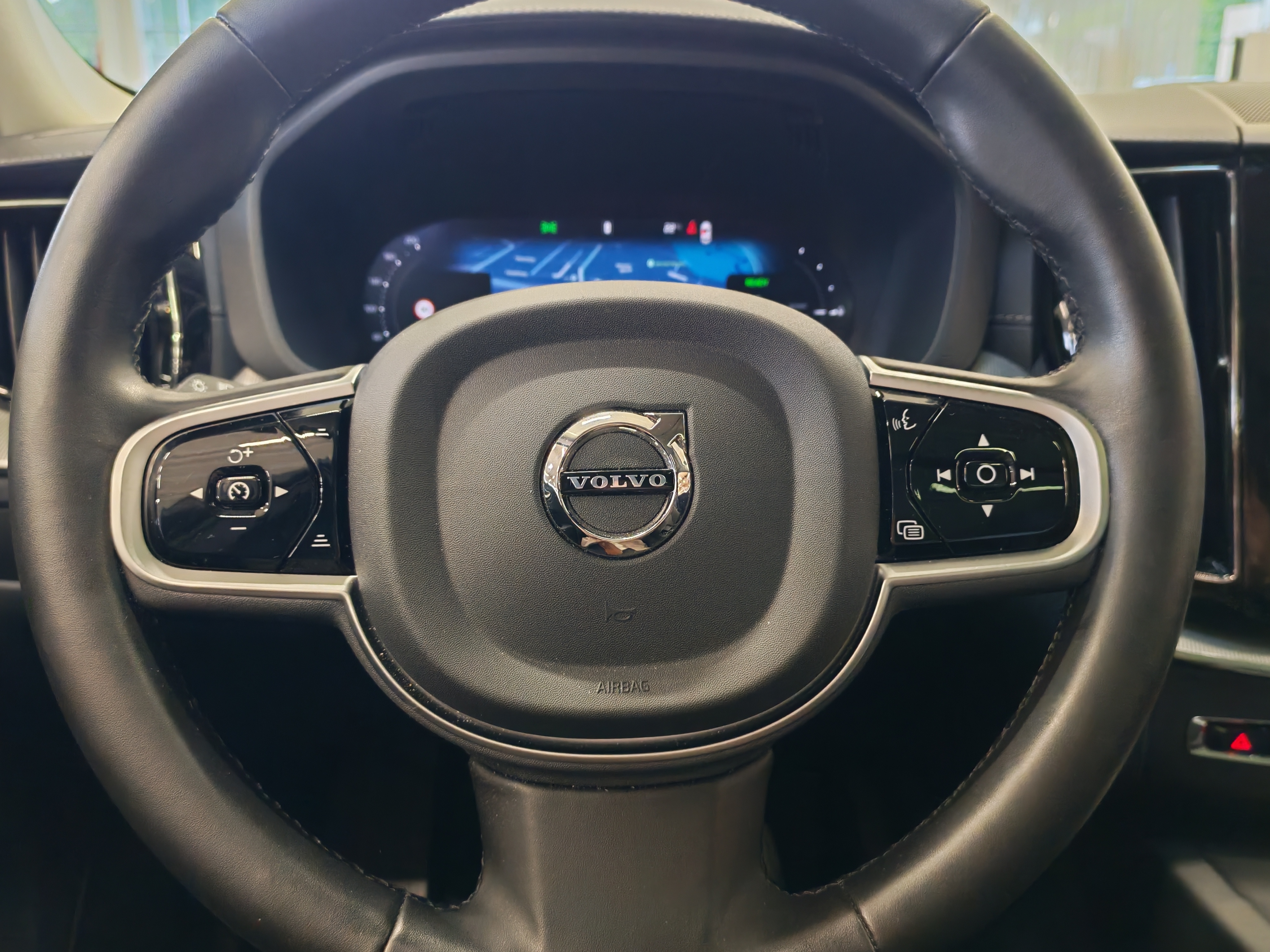 Volvo XC60 T8 AWD Long Range Ultra Dark 2025, kuva 6/23