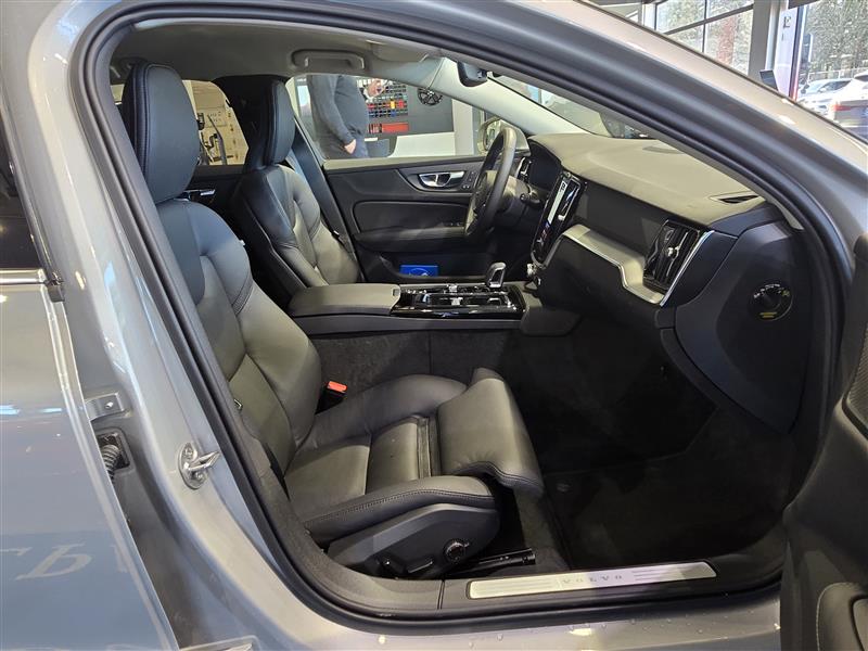 Volvo V60 T8 AWD LONG RANGE LIMITED EDITION.