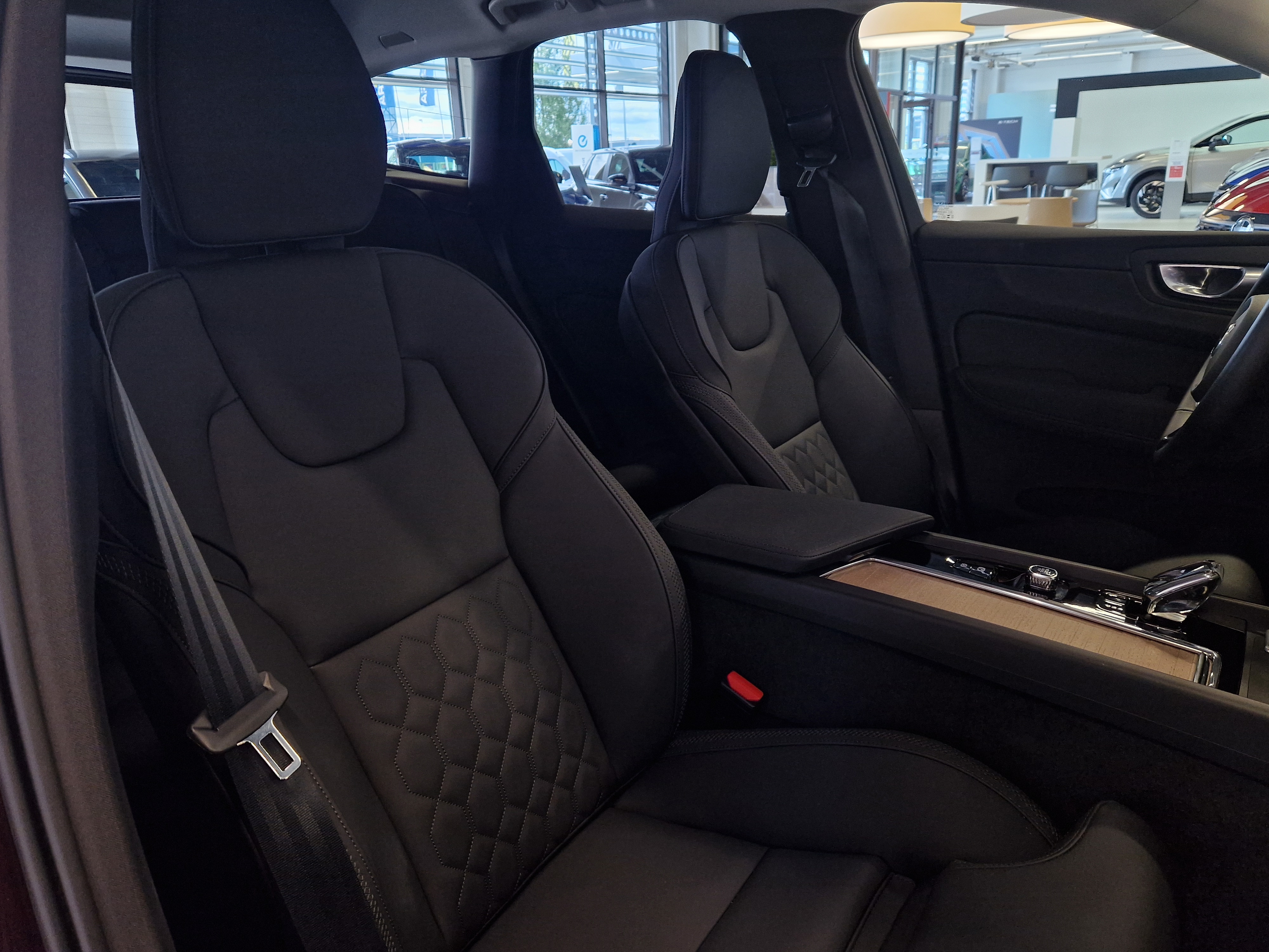 Volvo XC60 T8 AWD LONG RANGE HIGH PERFORMANCE PLUS BRIGHT.