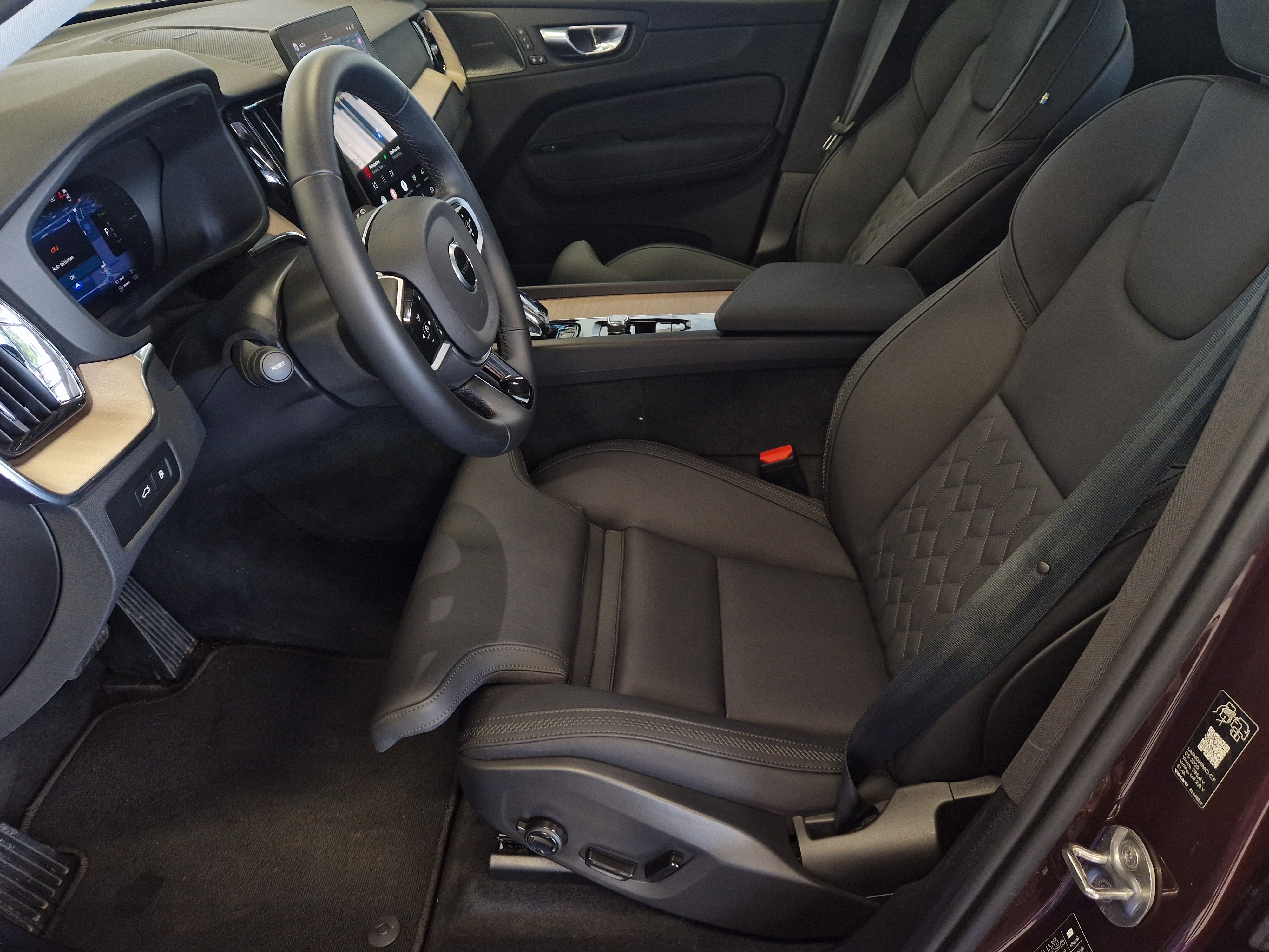 Volvo XC60 T8 AWD LONG RANGE HIGH PERFORMANCE PLUS BRIGHT.