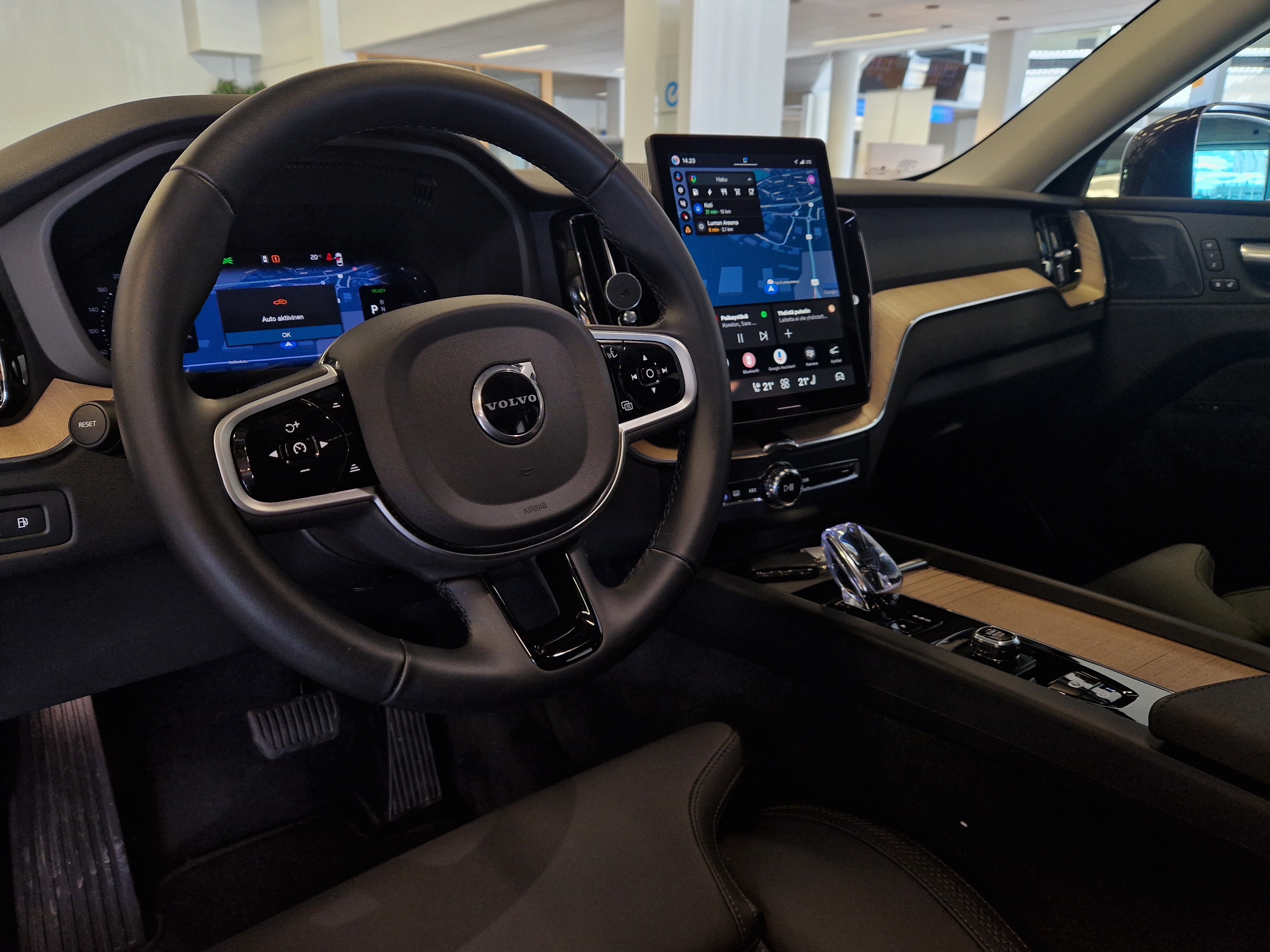 Volvo XC60 T8 AWD LONG RANGE HIGH PERFORMANCE PLUS BRIGHT.