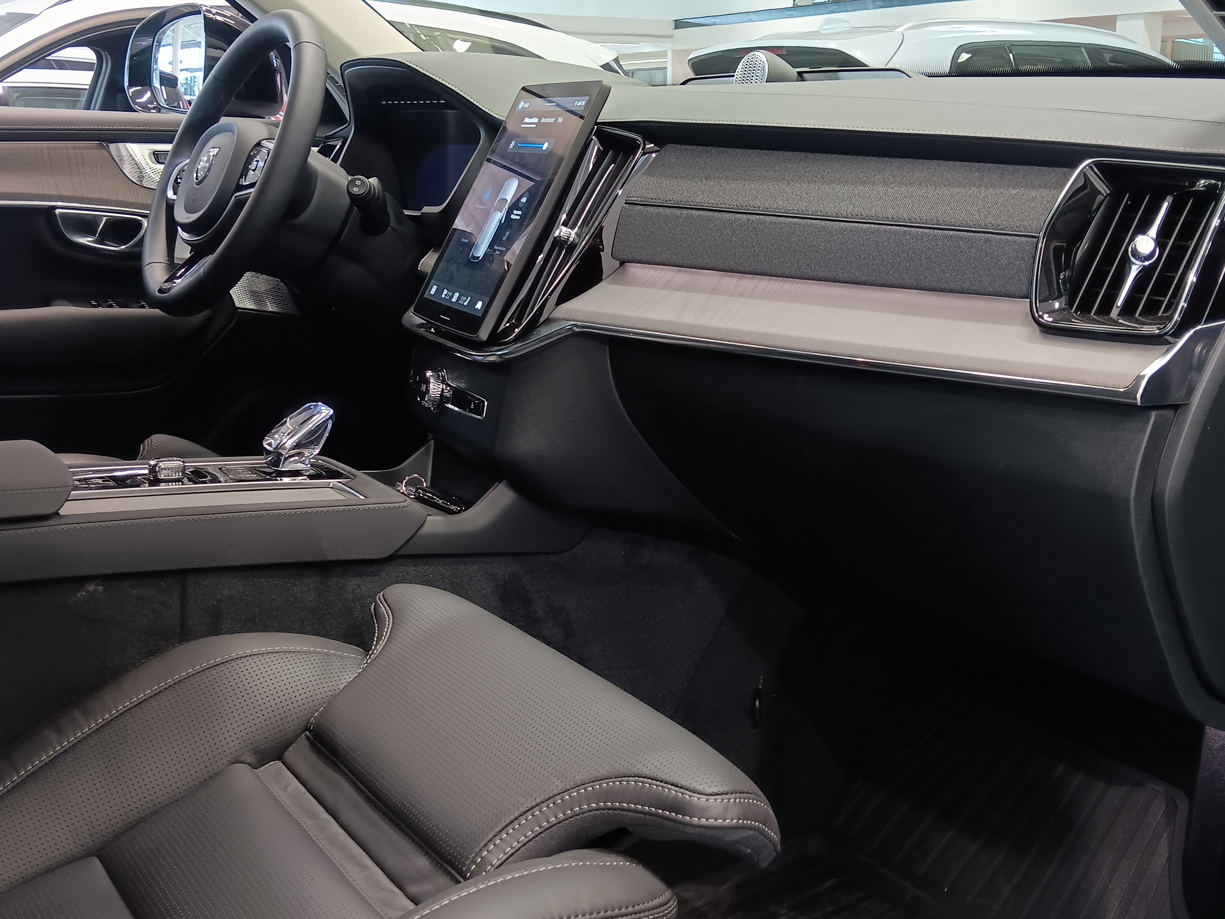 Volvo XC90 T8 AWD LONG RANGE HIGH PERFORMANCE PLUS DARK