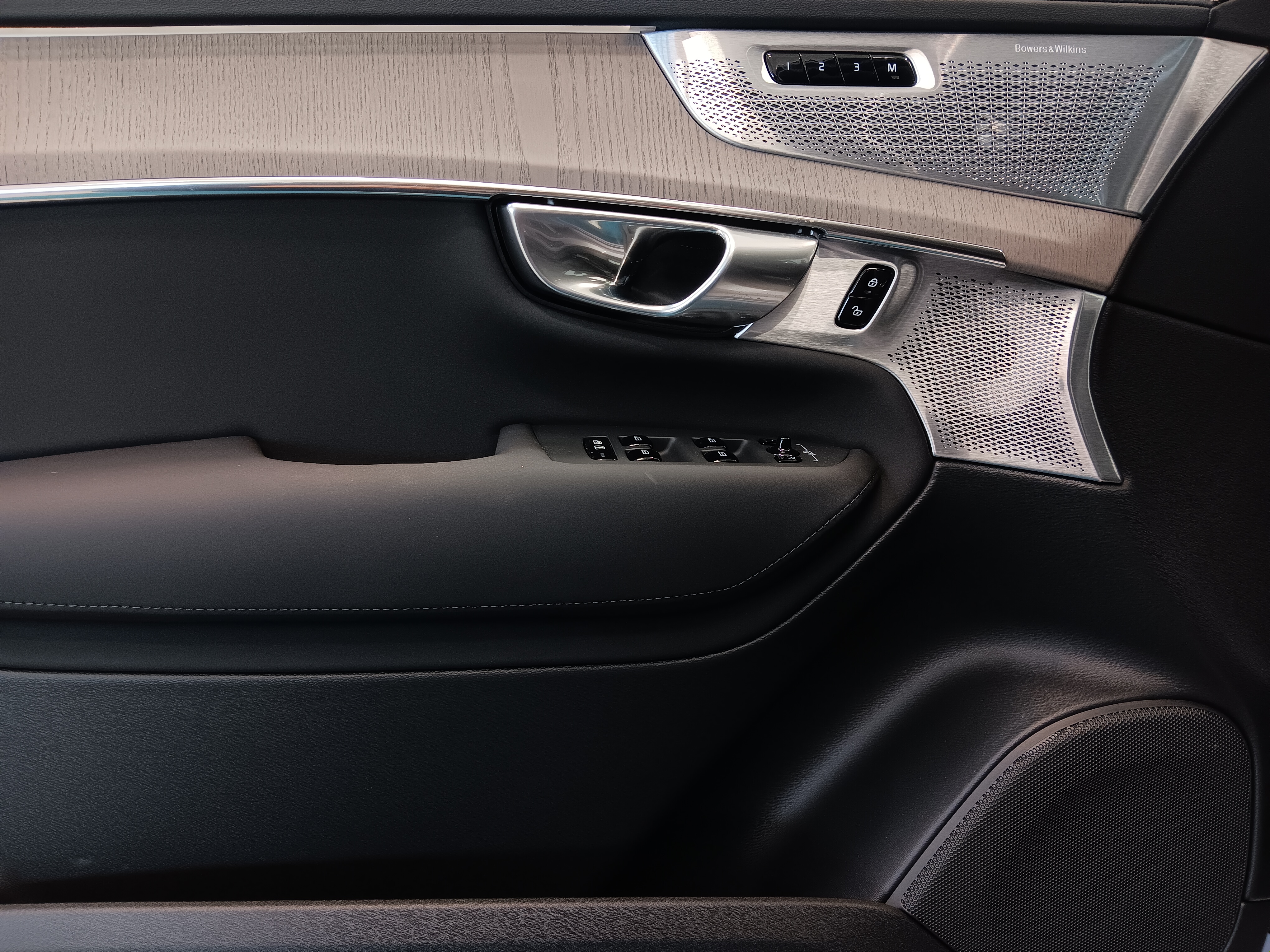 Volvo XC90 T8 AWD LONG RANGE HIGH PERFORMANCE PLUS DARK