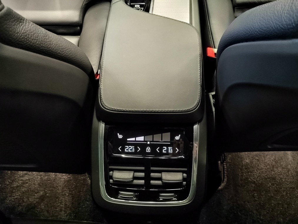 Volvo XC90 T8 AWD LONG RANGE ULTRA BRIGHT TAKUU 24KK/40TKM.