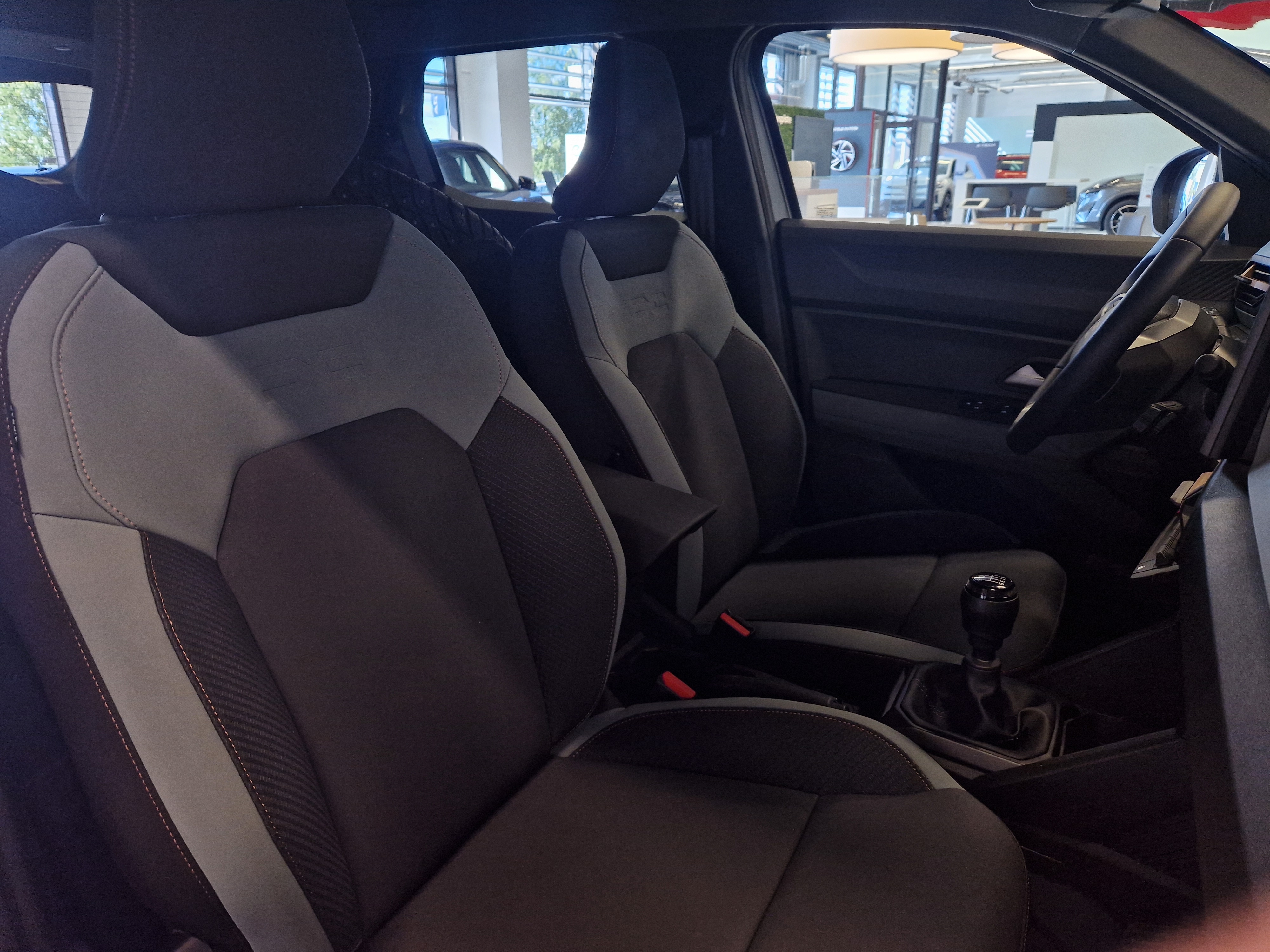 Dacia DUSTER MILD HYBRID 130 4X4 EXTREME TAKUU 24KK/40TKM