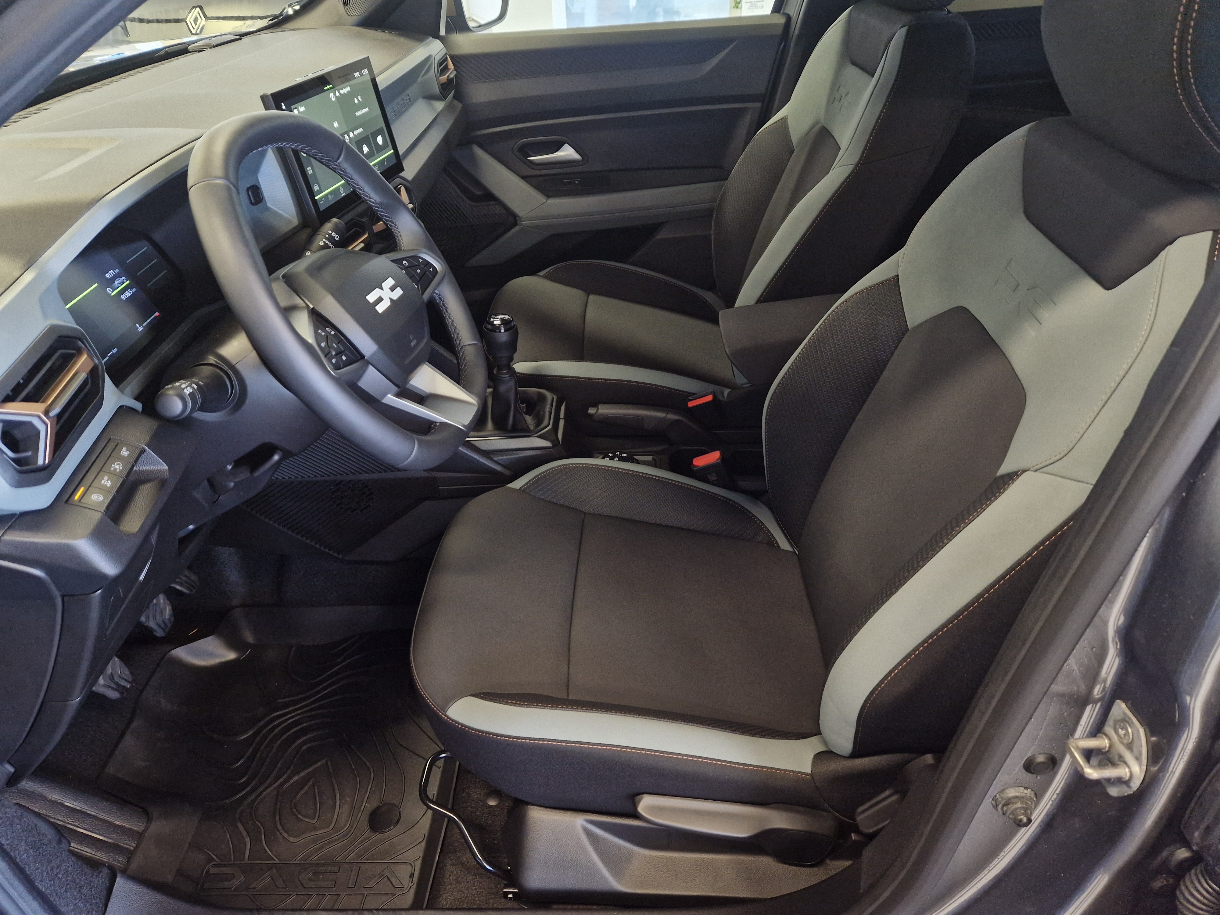 Dacia DUSTER MILD HYBRID 130 4X4 EXTREME TAKUU 24KK/40TKM