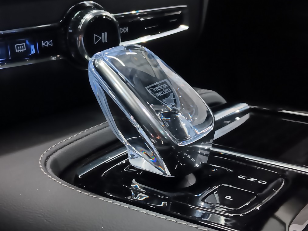 Volvo V60 T8 AWD LONG RANGE HIGH PERFORMANCE ULTRA DARK