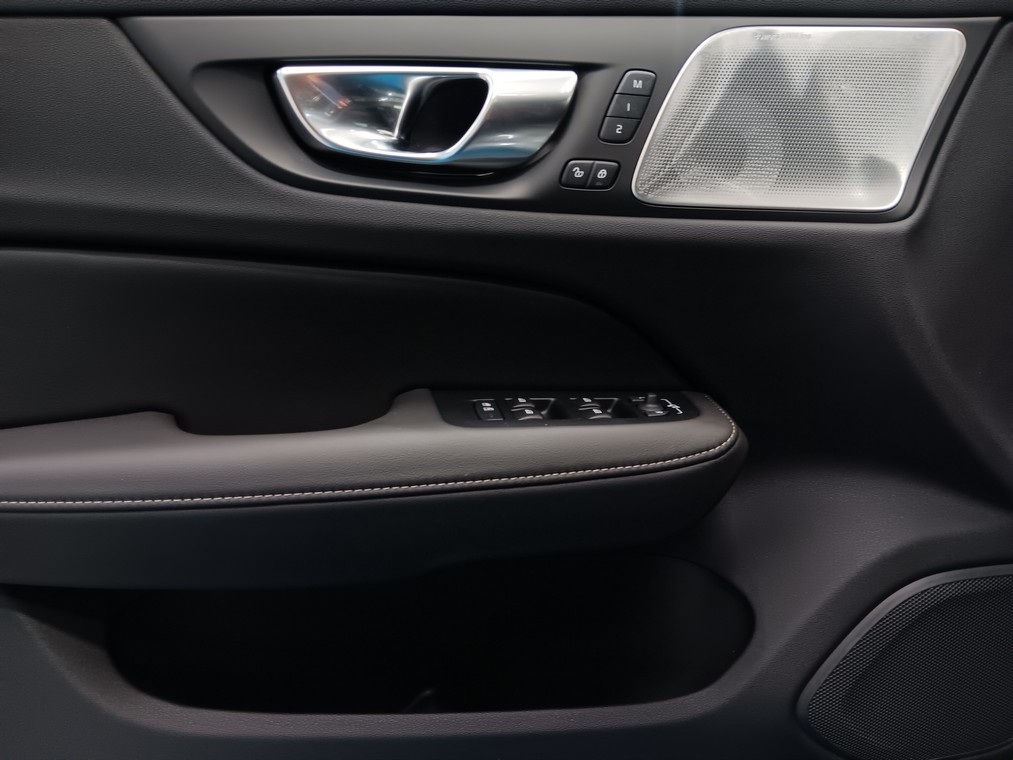 Volvo V60 T8 AWD LONG RANGE HIGH PERFORMANCE ULTRA DARK