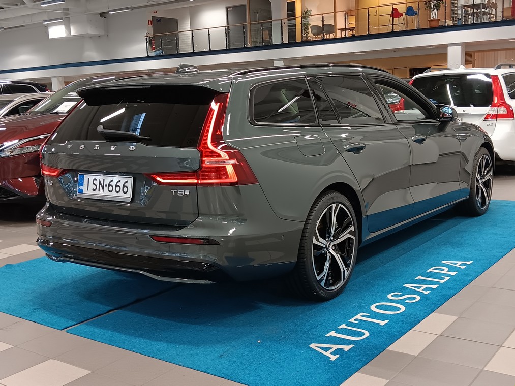 Volvo V60 T8 AWD LONG RANGE HIGH PERFORMANCE ULTRA DARK